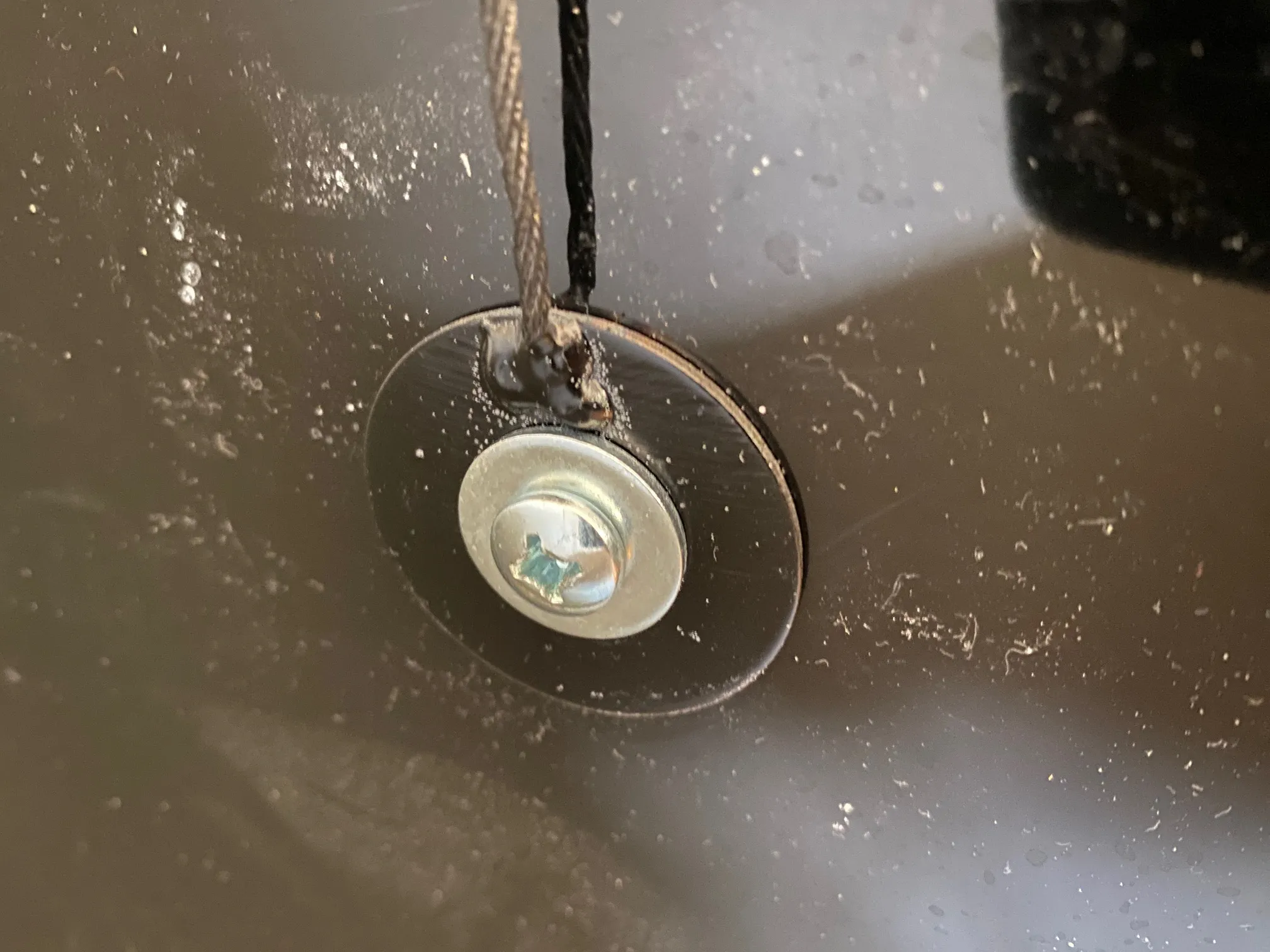 Giá treo tivi tự chế cho tường