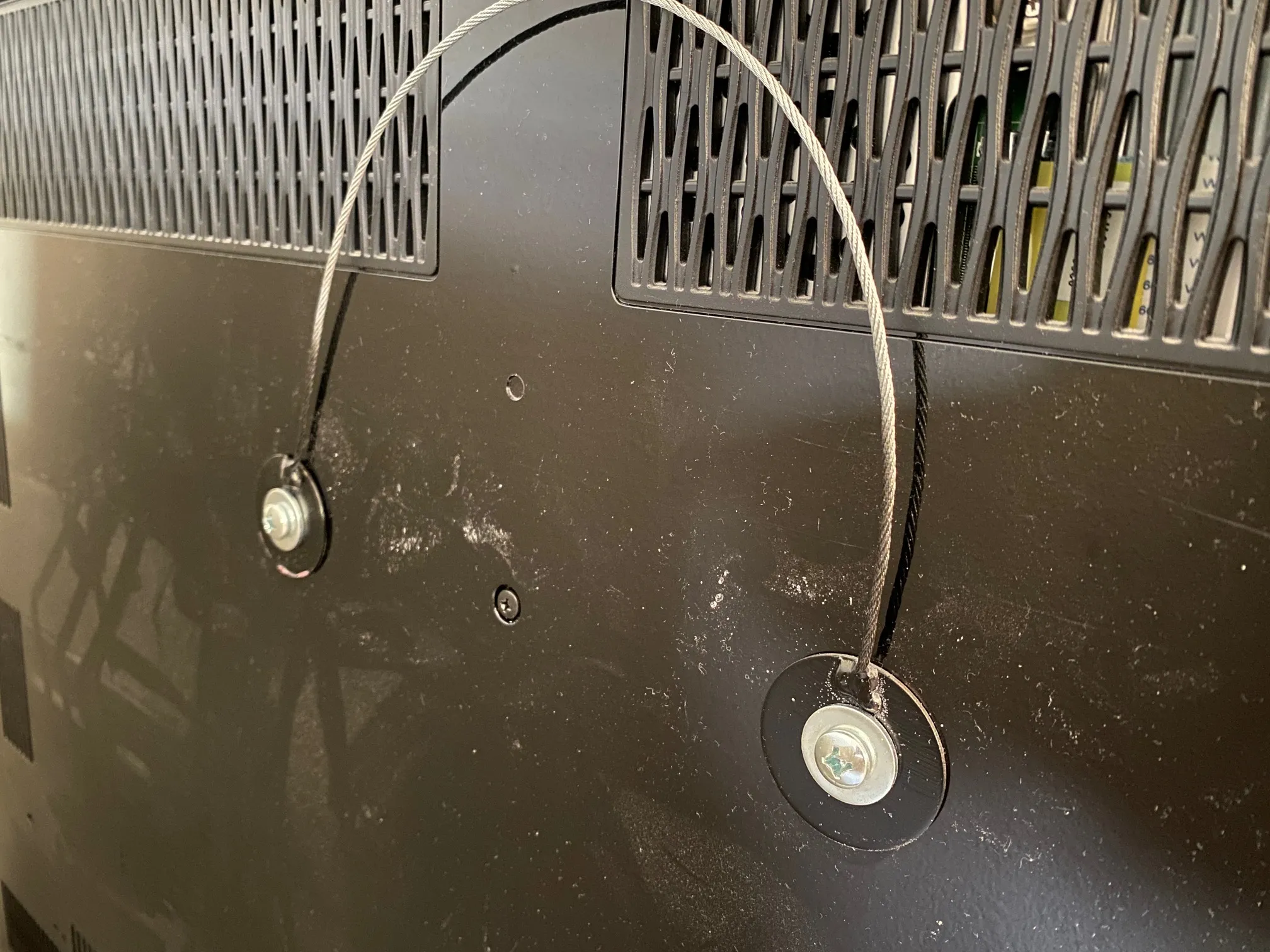 Giá treo tivi tự chế cho tường