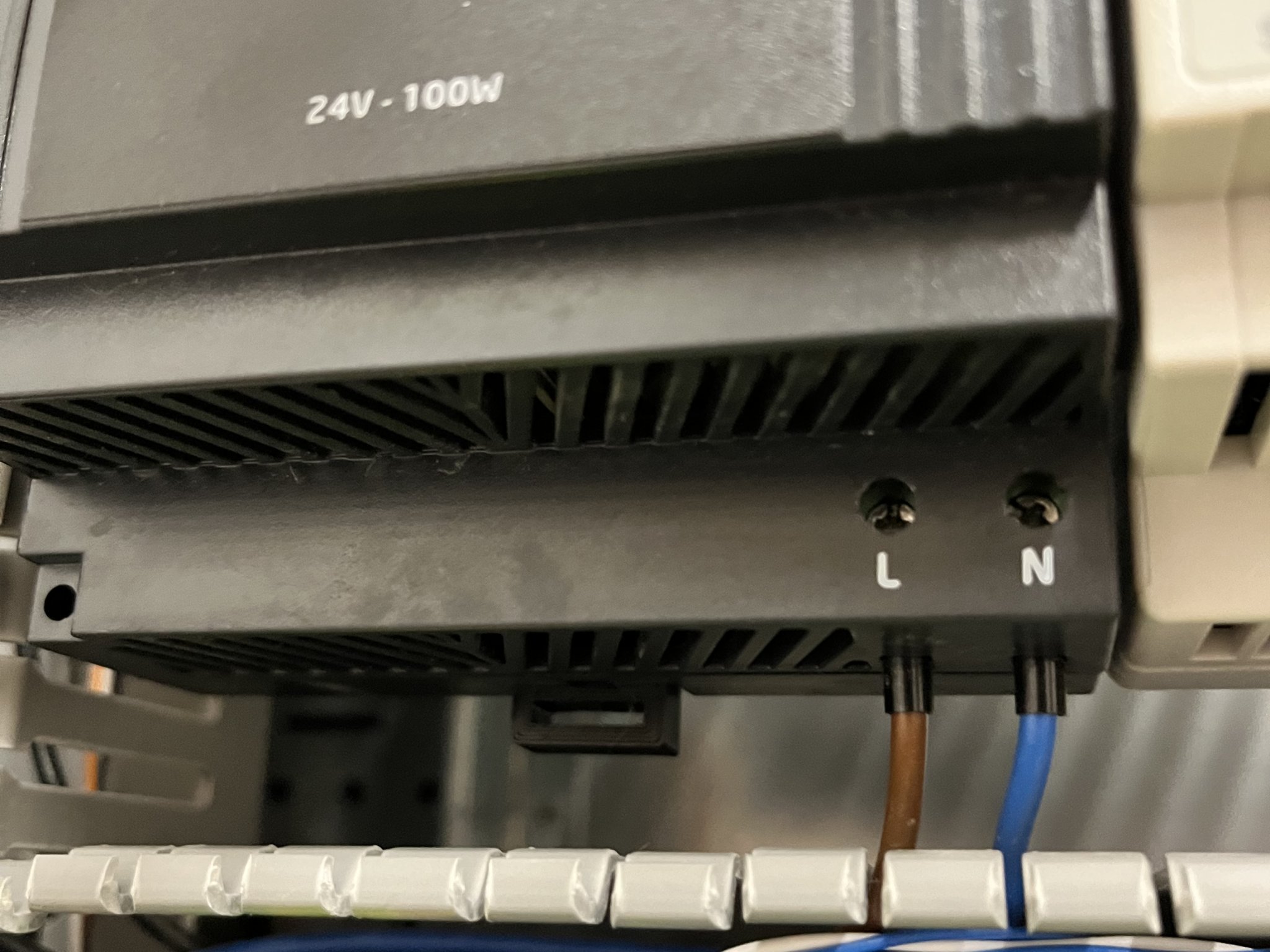 Phụ kiện thay thế cơ chế khóa cho nguồn Loxone/Meanwell