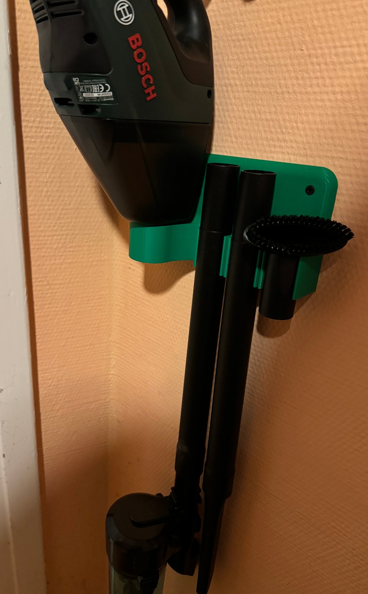 Giá đỡ treo tường cho máy hút bụi Bosch UniversalVac 18