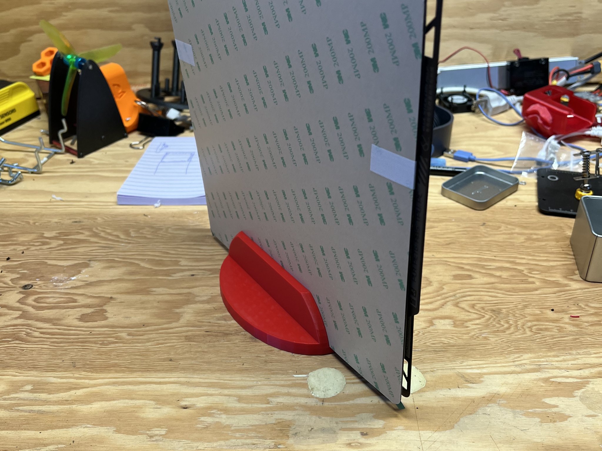 Giá đỡ bàn in Low Poly cho 5 tấm build plate