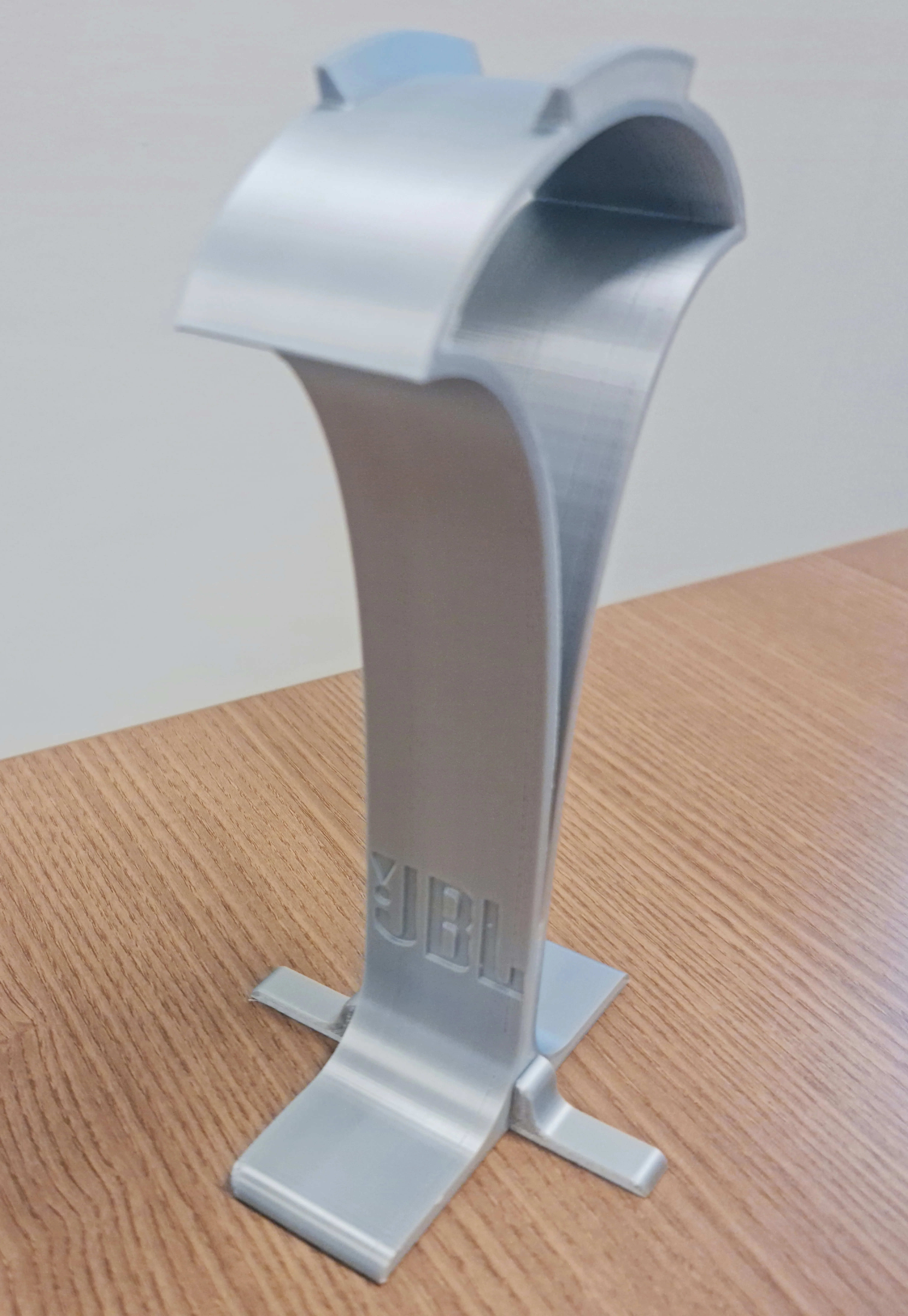 Giá đỡ tai nghe JBL với thiết kế tối giản và ổn định