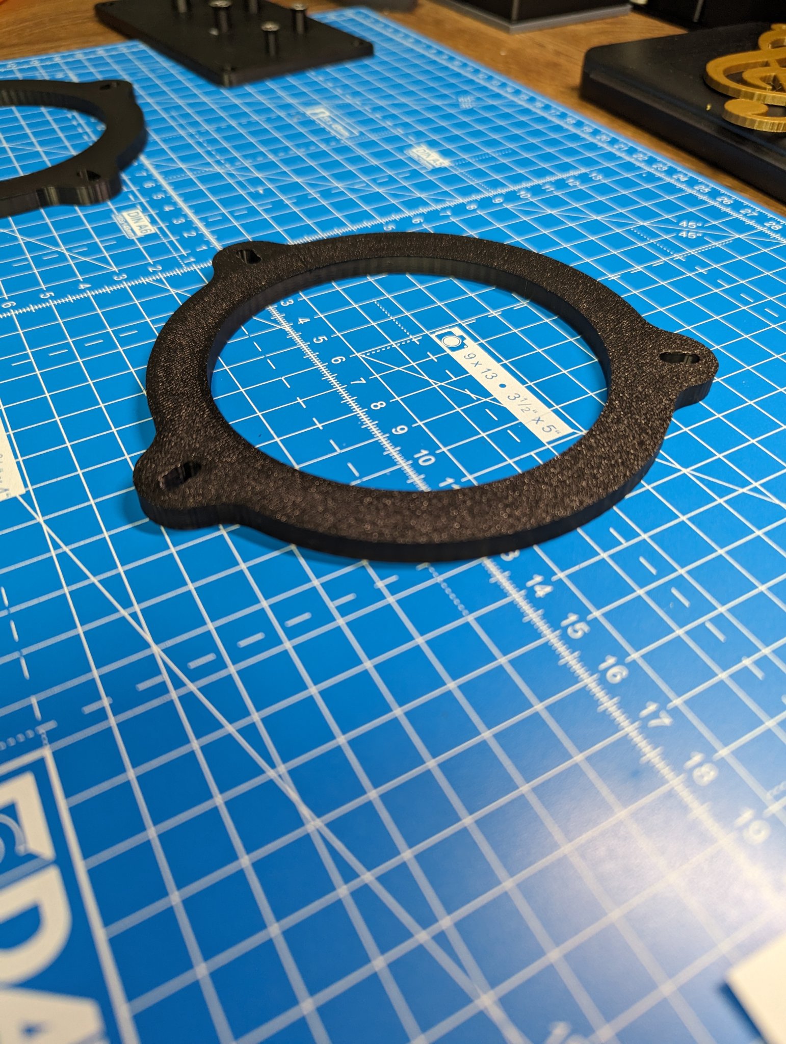 Bộ chuyển đổi loa 4 inch cho xe BMW E9X với 3 ốc vít