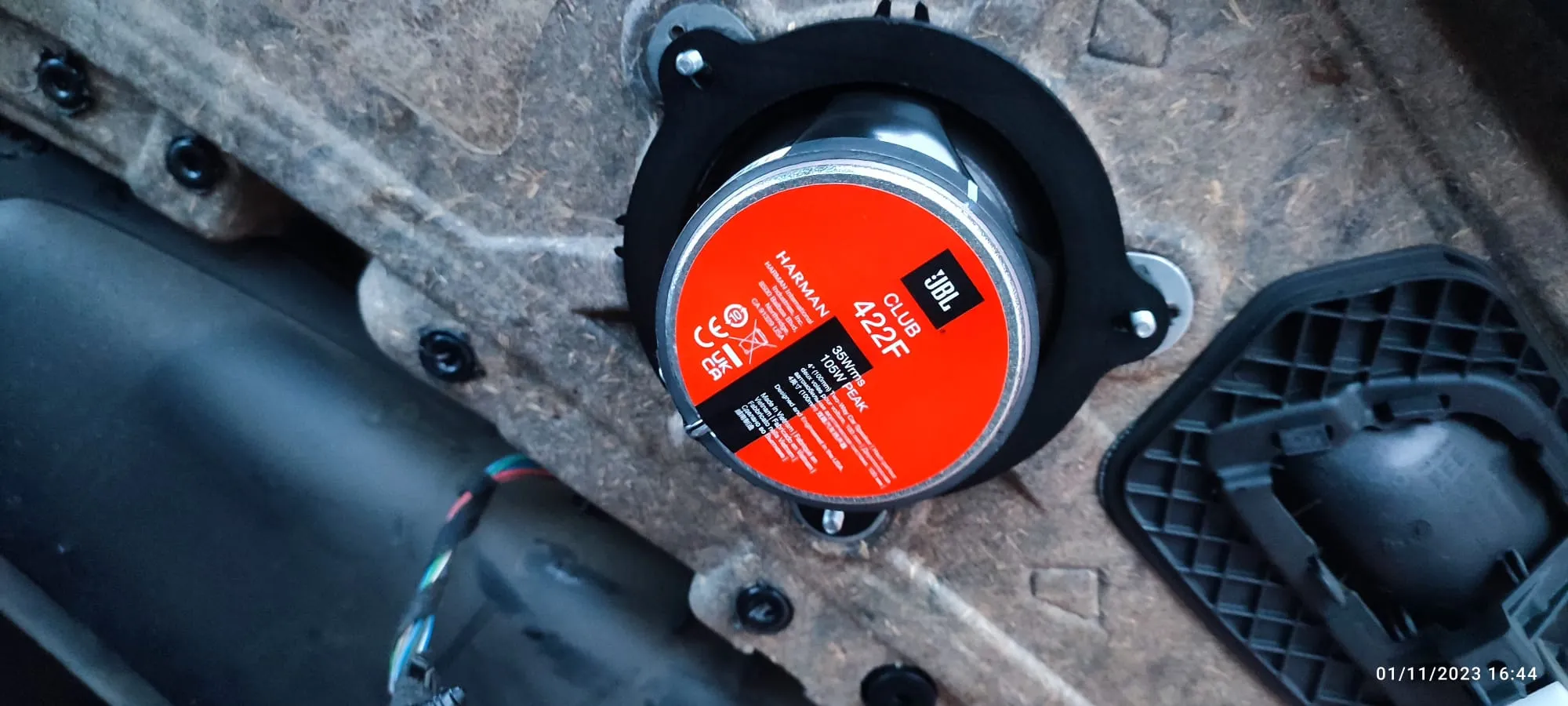 Bộ chuyển đổi loa 4 inch cho xe BMW E9X với 3 ốc vít