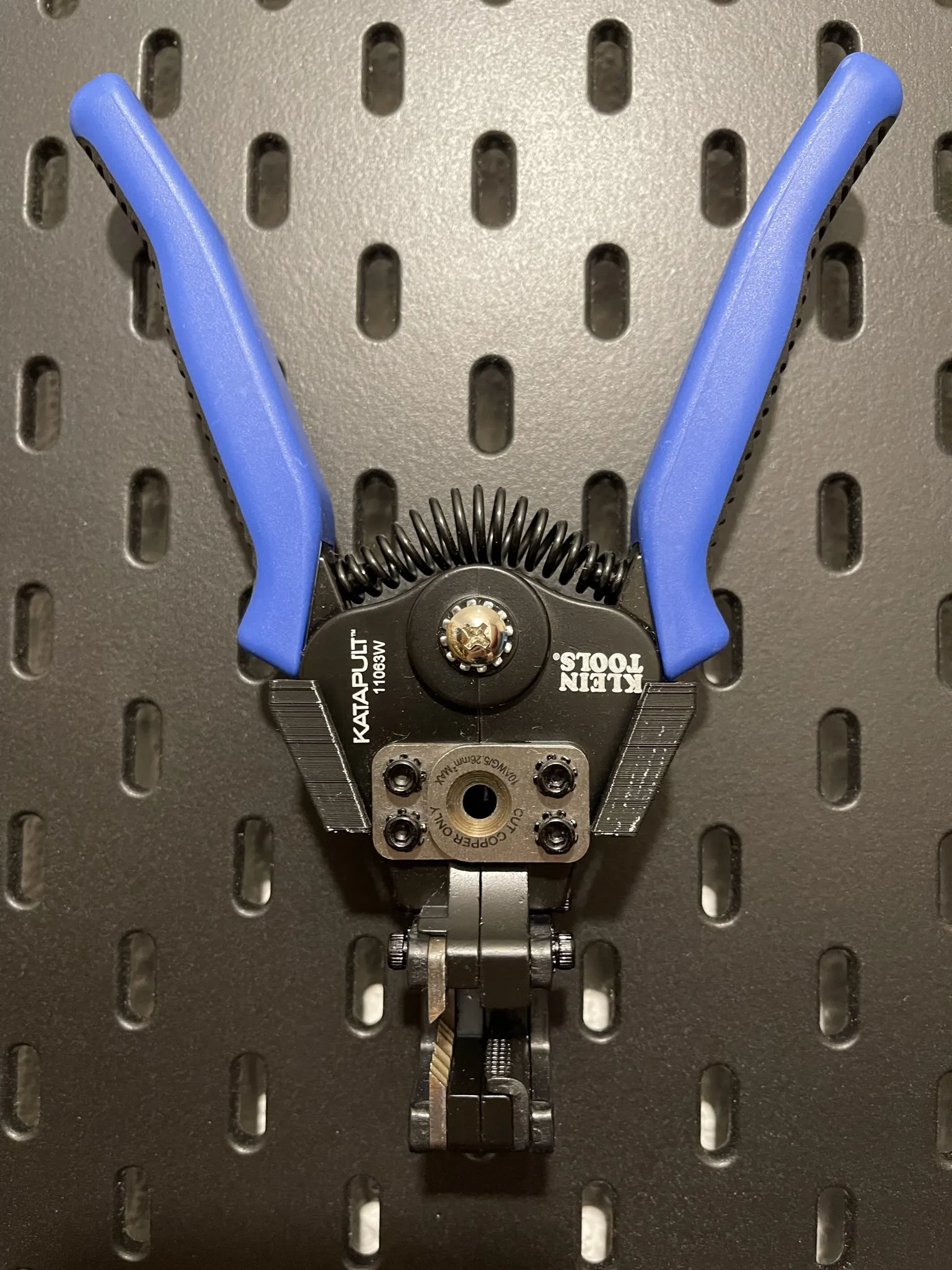 Giá đỡ cho Kéo và Tách Dây Klein trên bảng Skadis