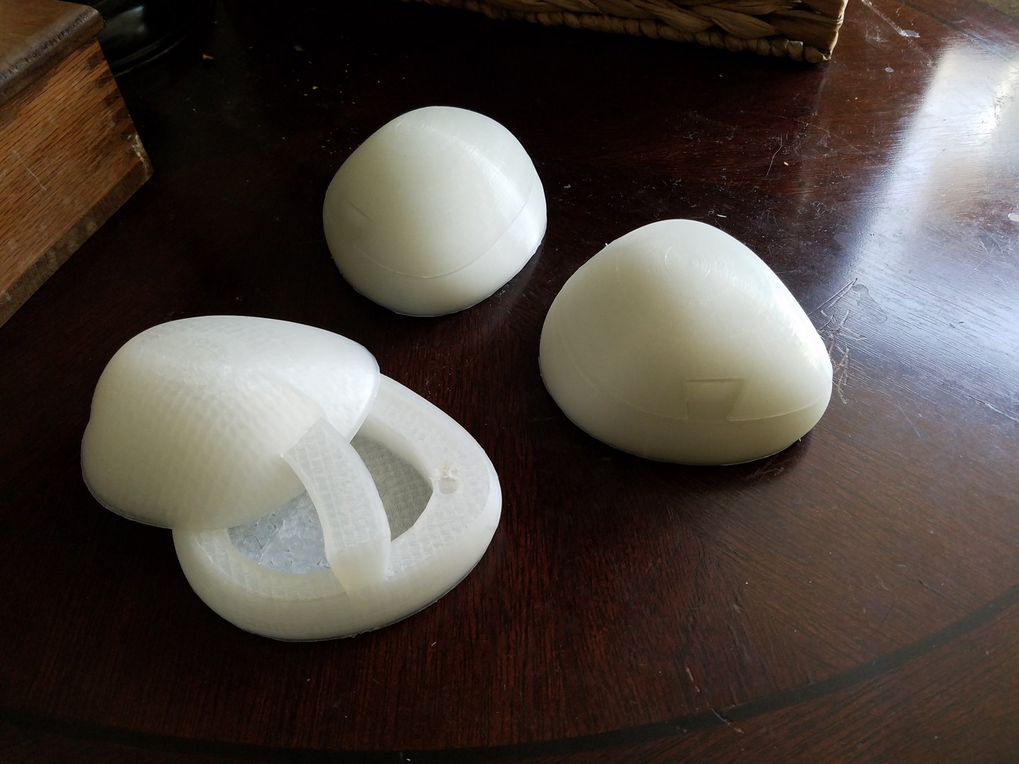 Hộp trang sức bằng đá với nắp trượt