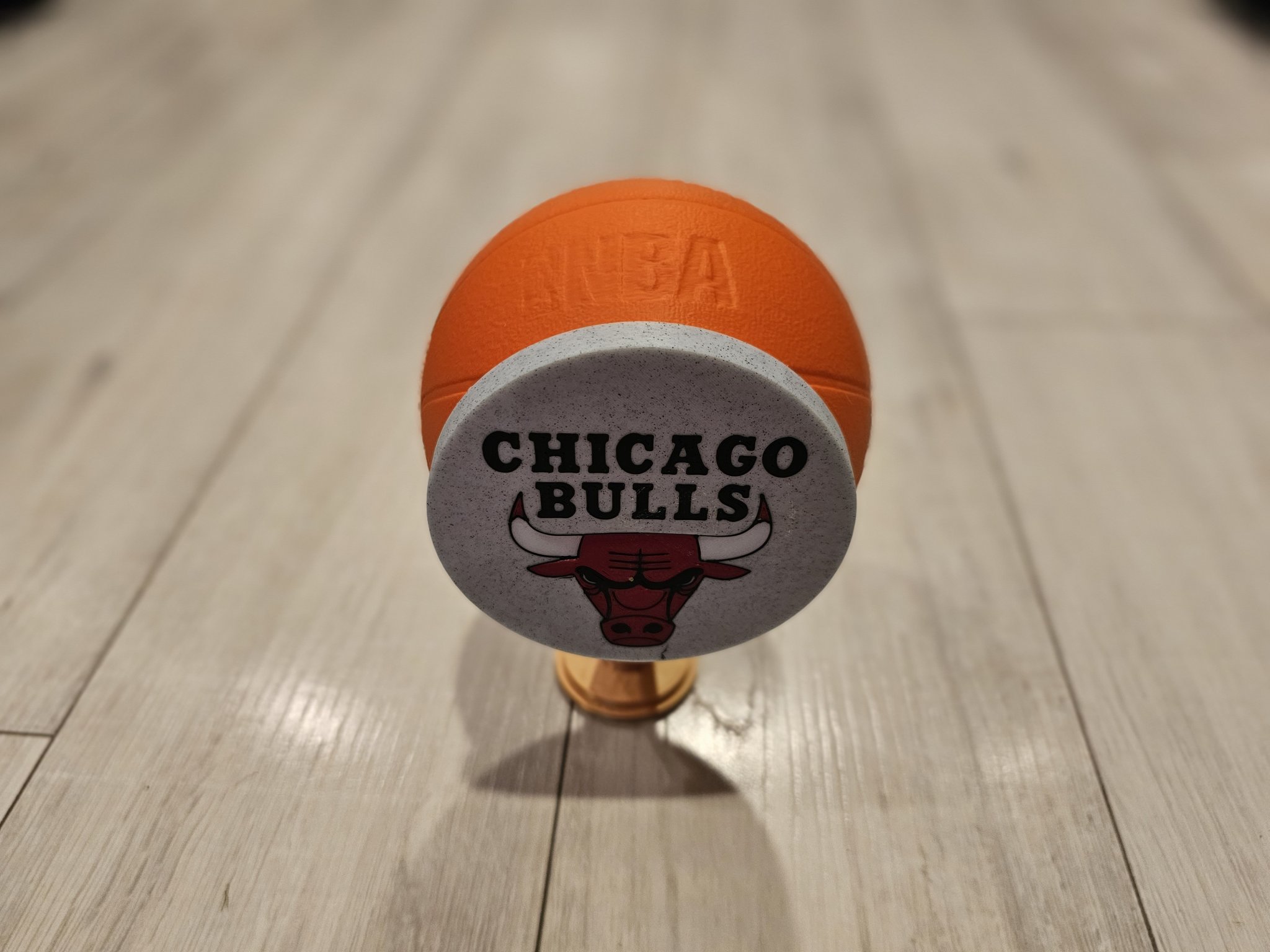 Khung logo bóng rổ đa màu sắc cho đội yêu thích