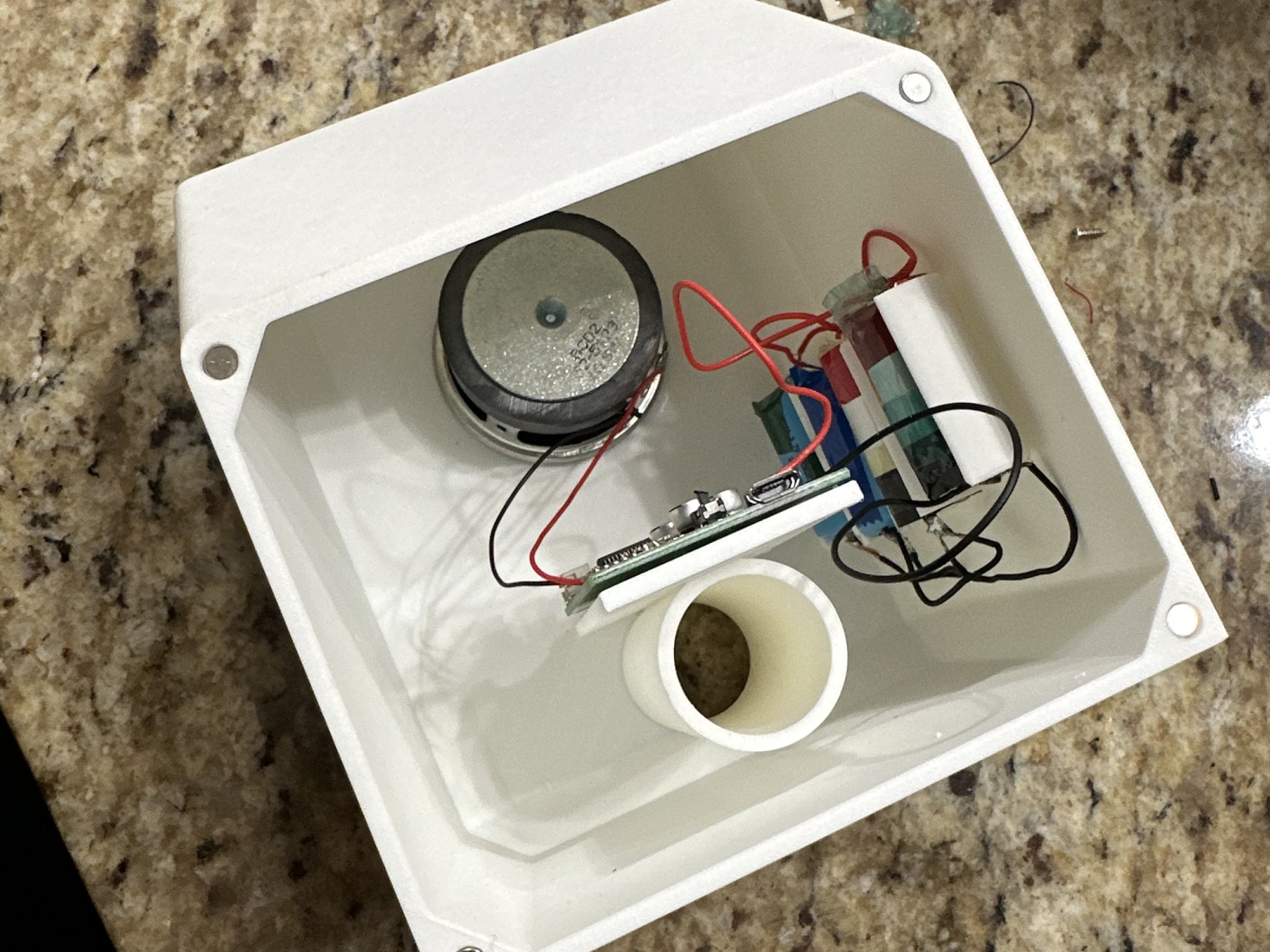 Hộp loa Bluetooth cho loa 50mm và 4 pin vape