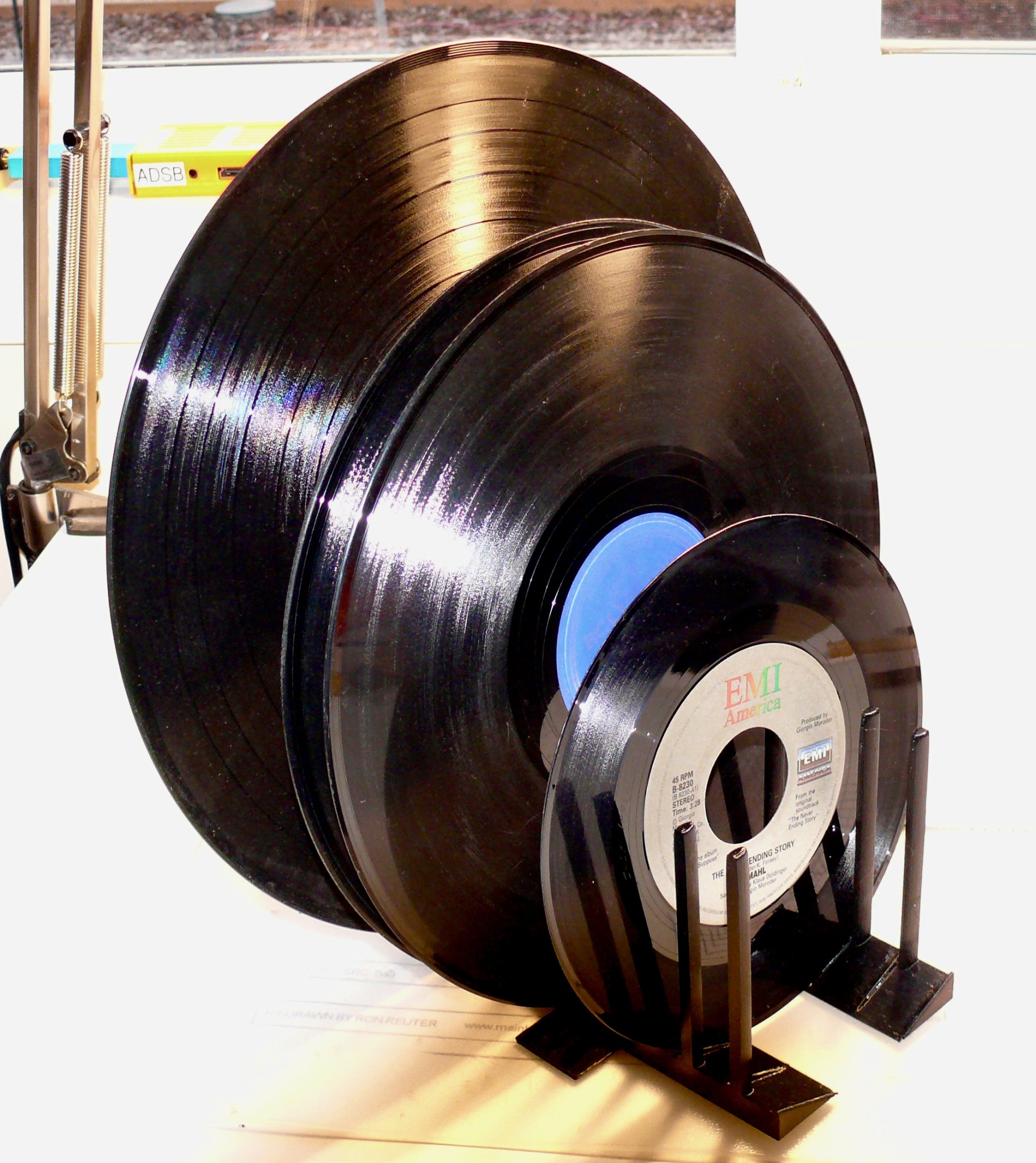 Giá đỡ đĩa nhạc đơn giản và nhẹ nhàng