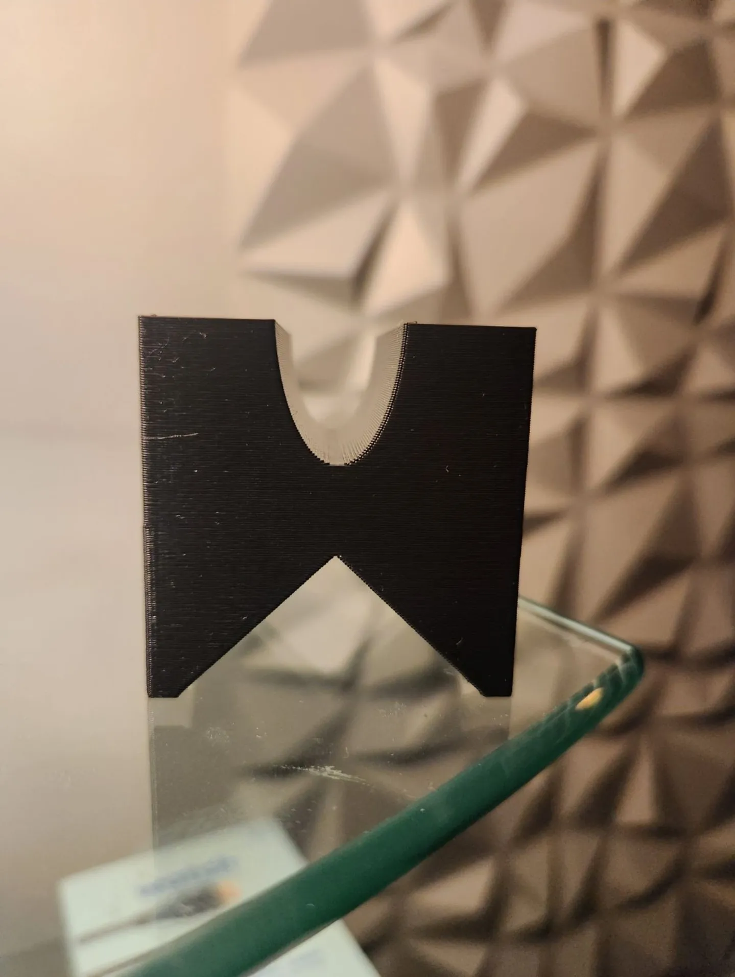 Giá đỡ cáp AV giúp nâng cáp khỏi mặt đất