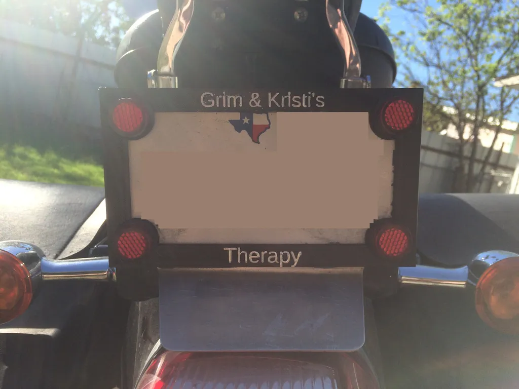 Bộ che biển số xe máy tùy chỉnh cho bạn bè