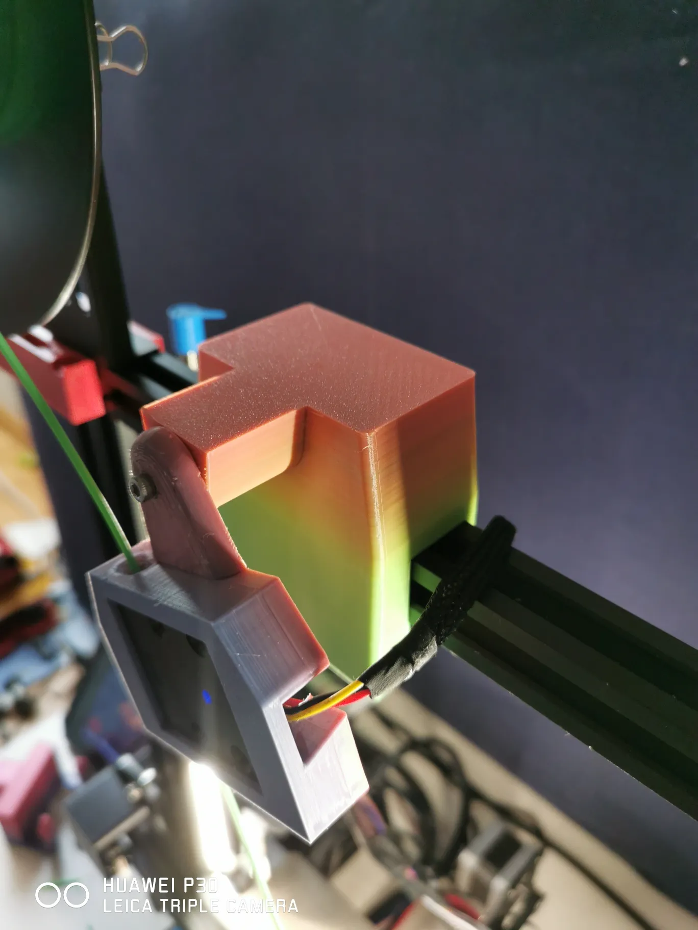 Giá đỡ cảm biến hết filament cho Ender 3 với trục X di động