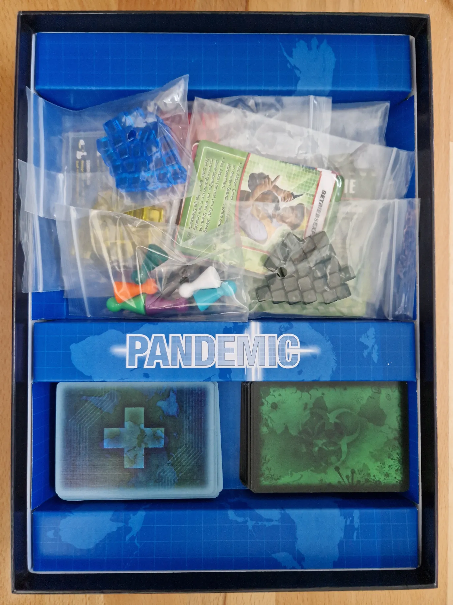 Hộp lưu trữ cho trò chơi Pandemic