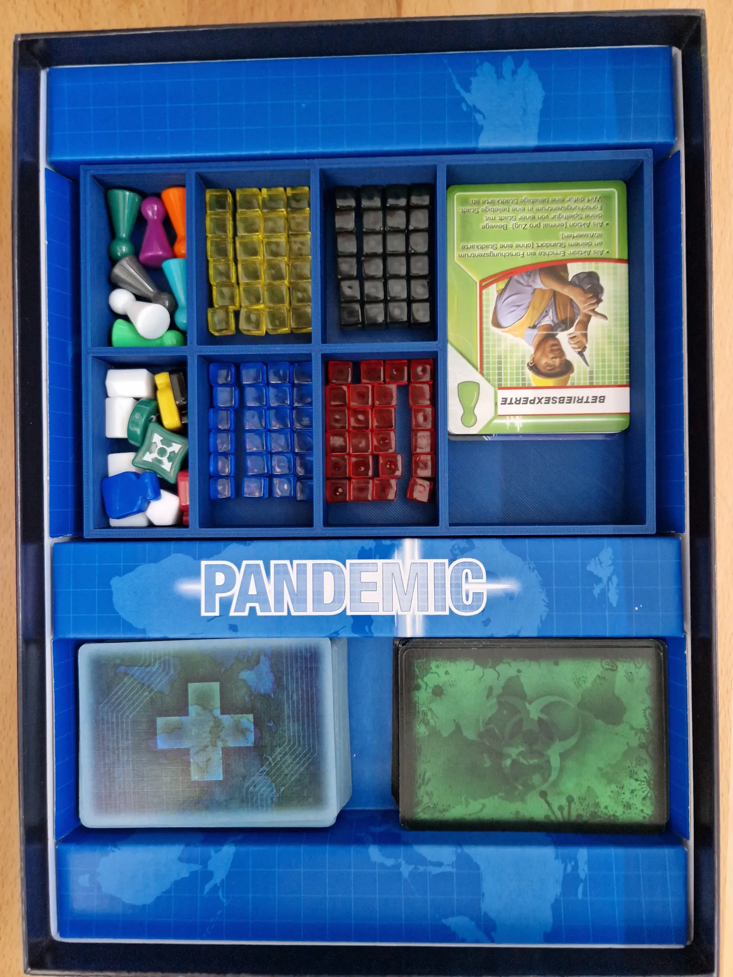 Hộp lưu trữ cho trò chơi Pandemic
