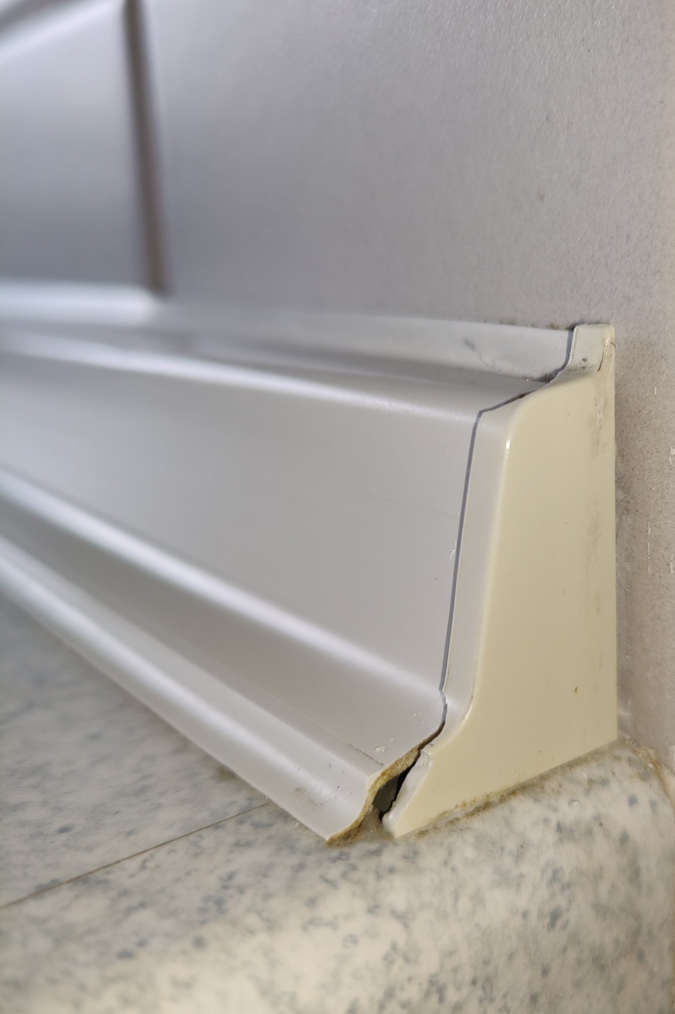 Nắp cuối bên phải cho thanh nối tường