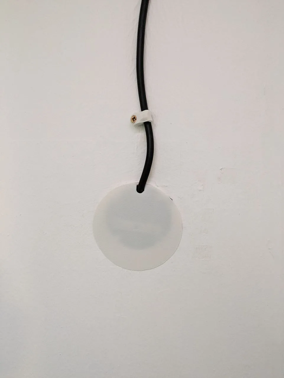 Nắp hộp âm tường đường kính 60mm với lỗ cáp