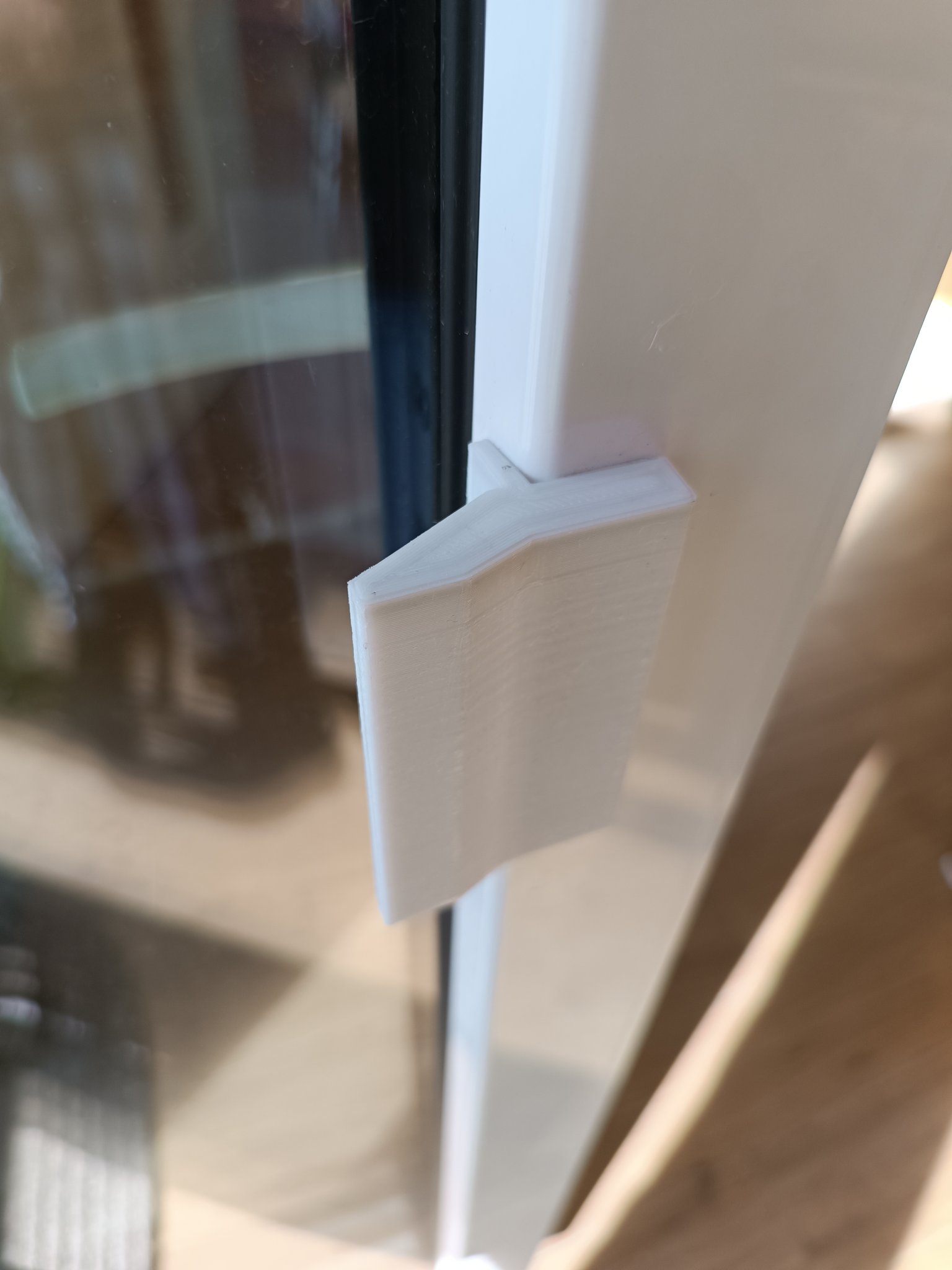 Nắm tay cửa sân thượng thiết kế ổn định