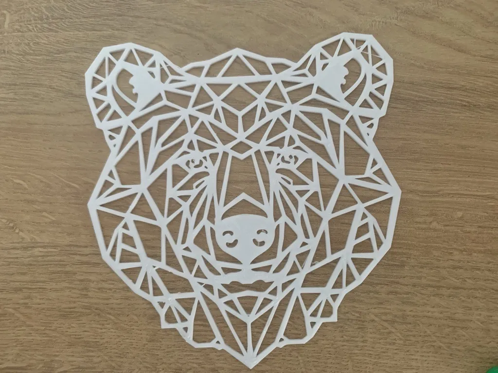 Đầu gấu hình học trang trí tường