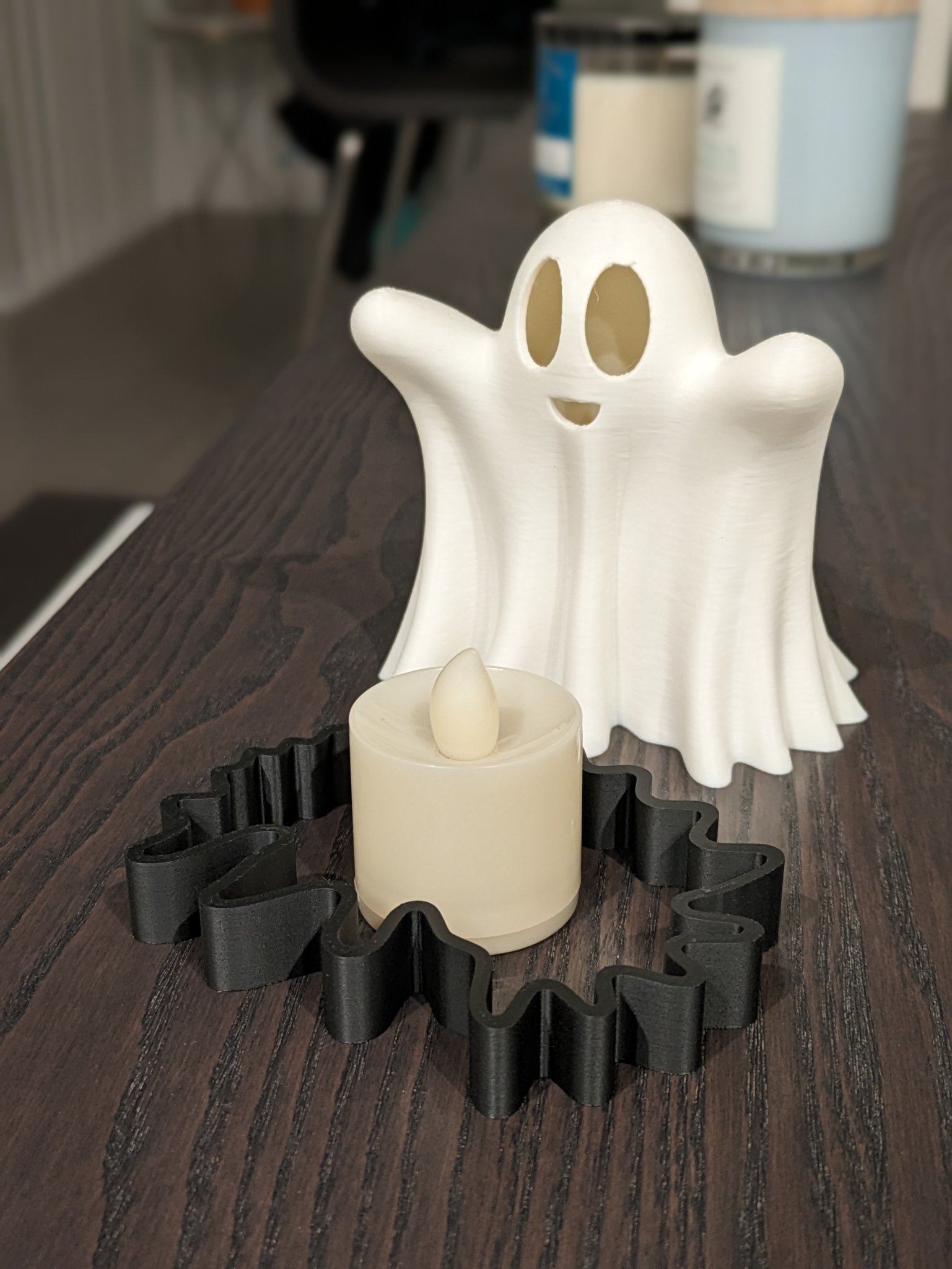 Giá đỡ tối giản cho đèn Ghost Booh