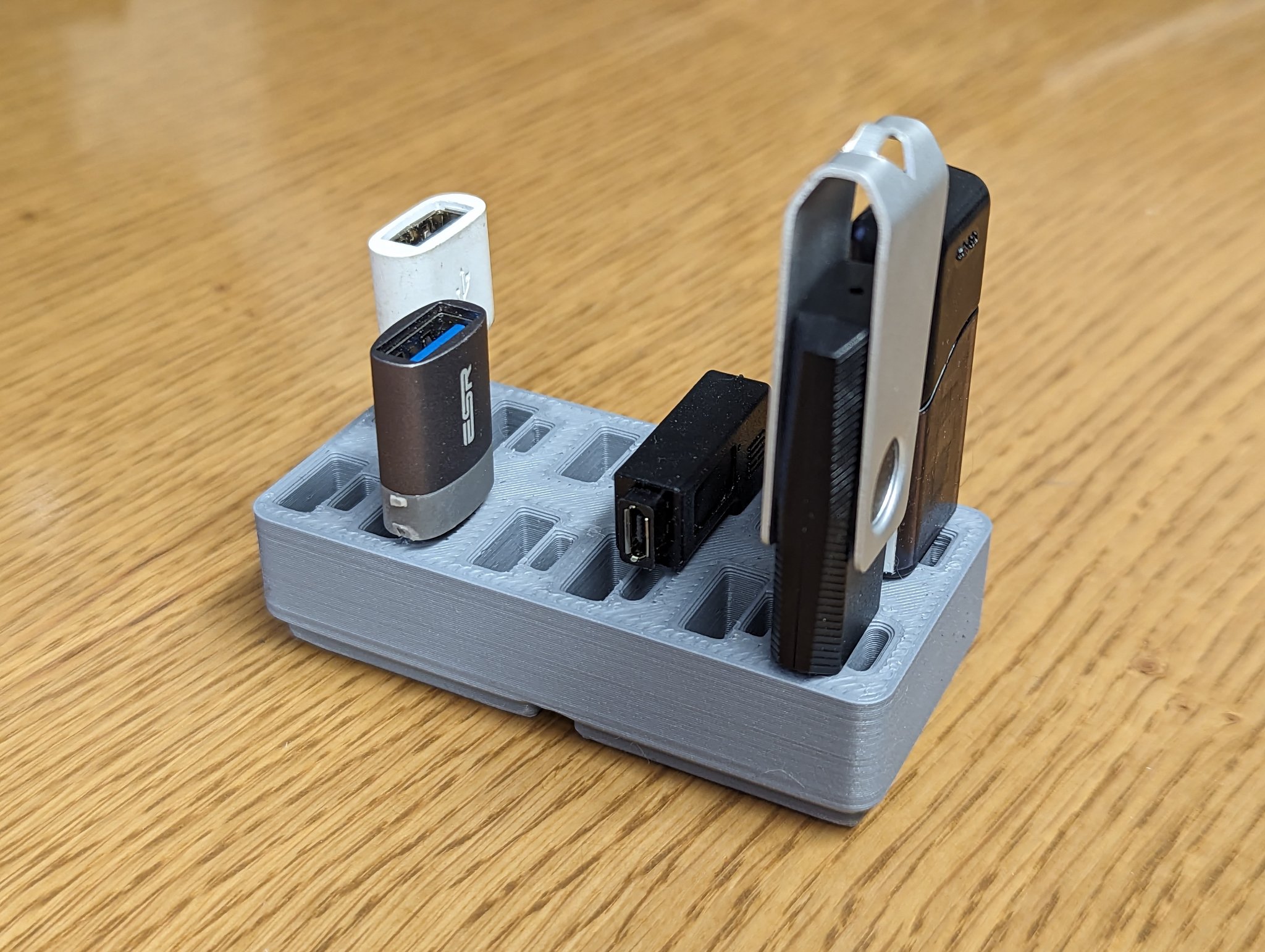 Giá đỡ USB Gridfinity cho các thiết bị kết nối