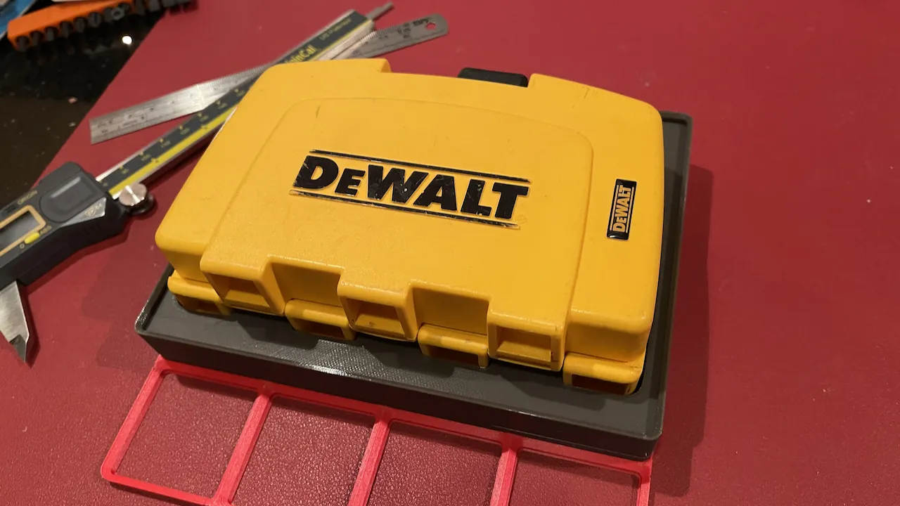 Giá đỡ hộp mũi khoan Dewalt theo kiểu Gridfinity 3x4