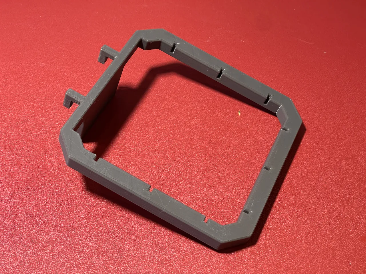 Giá đỡ thùng Milwaukee PACKOUT cho SKADIS