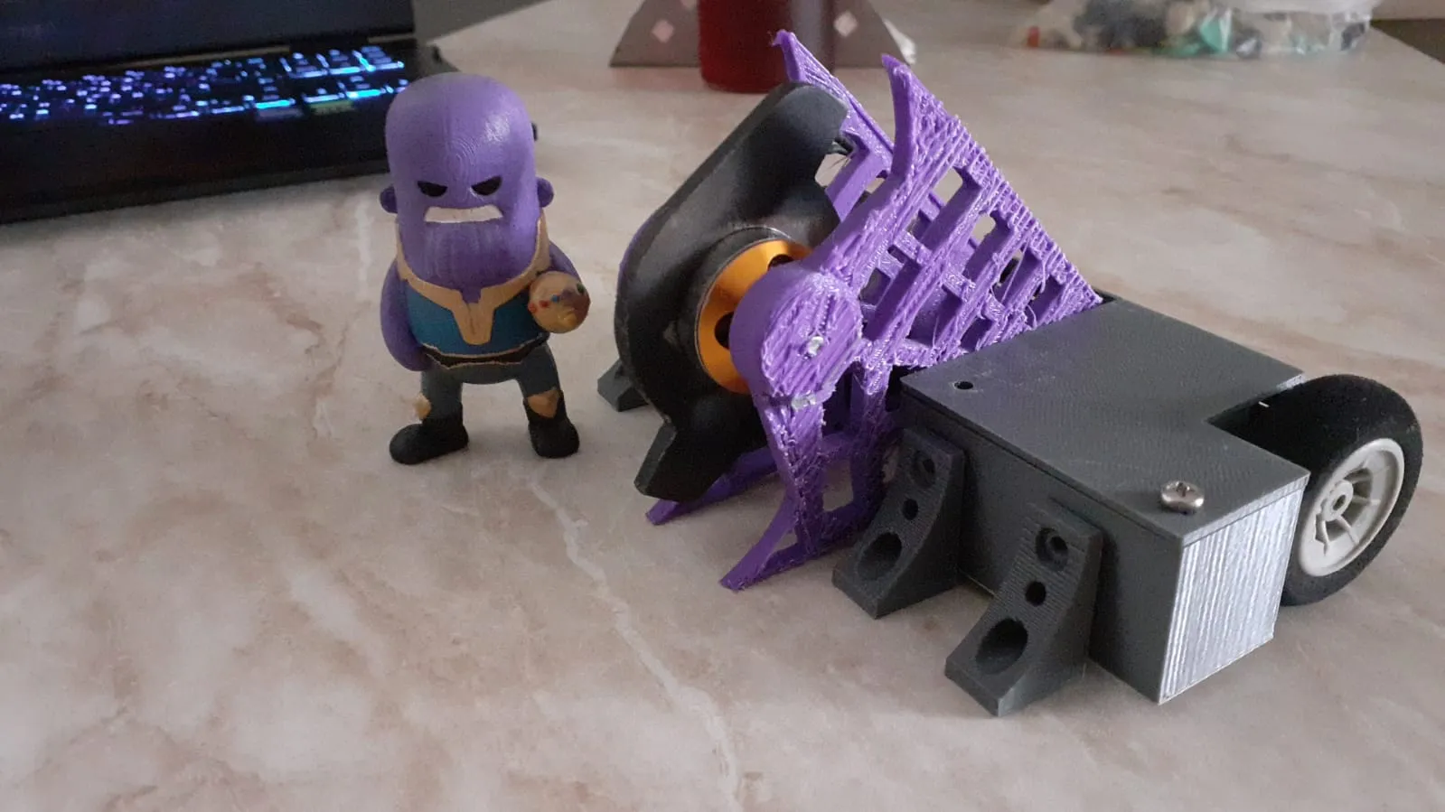 Robot chiến đấu 1lb kiểu spinner đứng