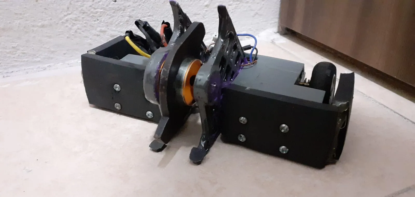 Robot chiến đấu 1lb kiểu spinner đứng