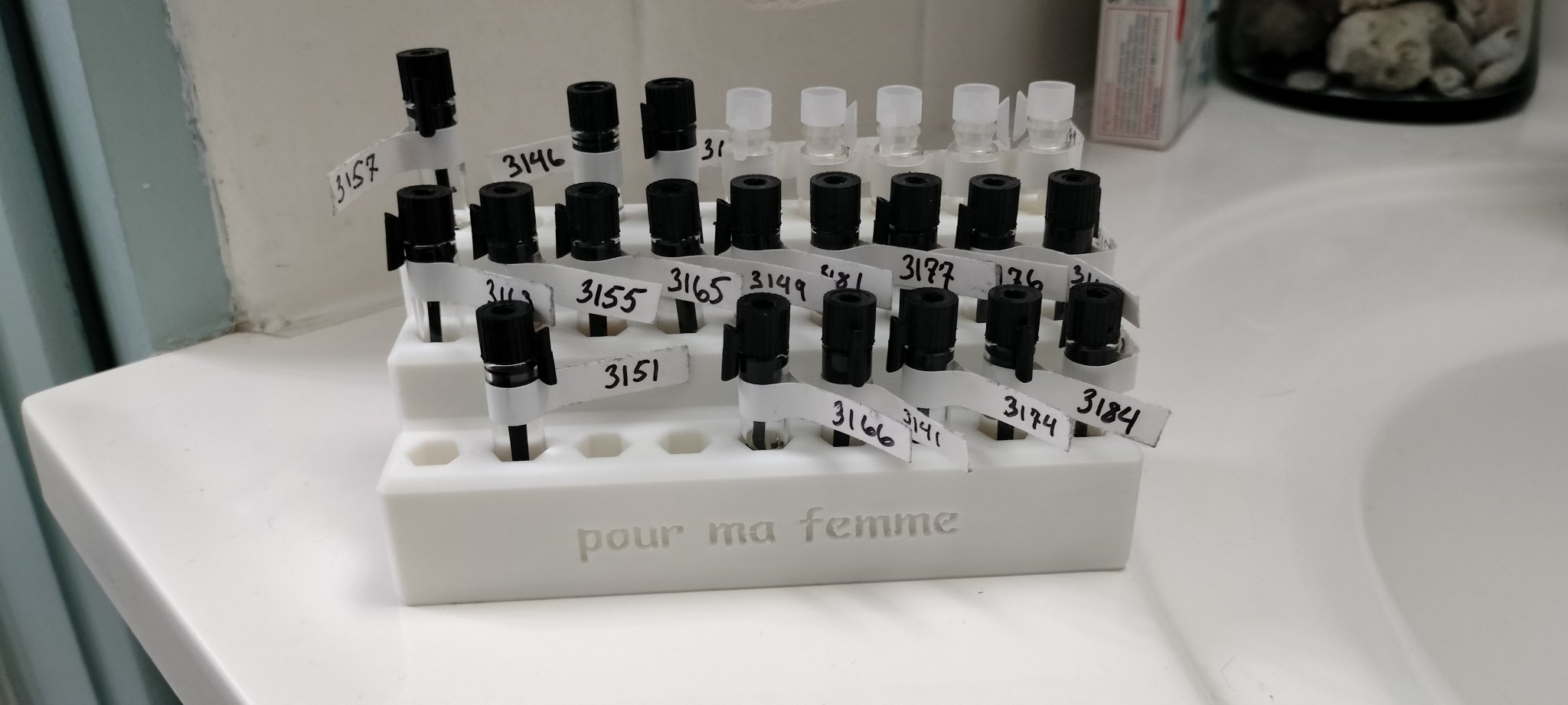 Giá đỡ ống mẫu nước hoa Cologne