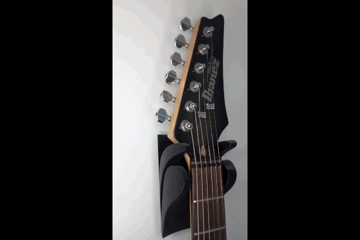 Giá treo guitar và ukulele kiểu dáng hữu cơ