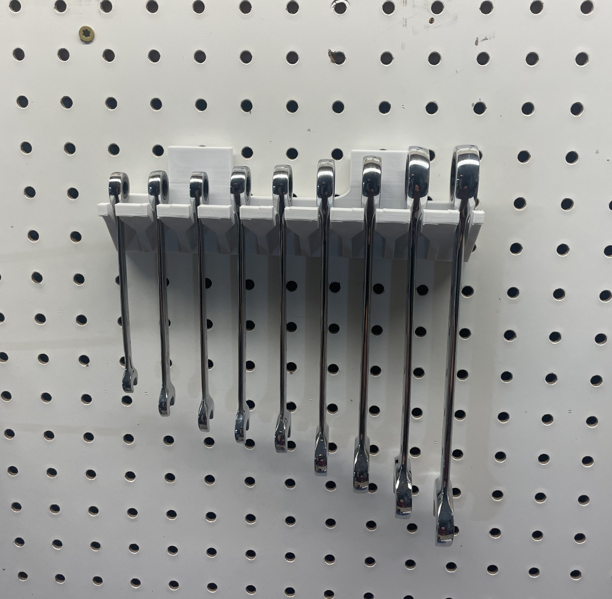 Giá đỡ cờ lê kết hợp sử dụng hệ thống peglock của Sy