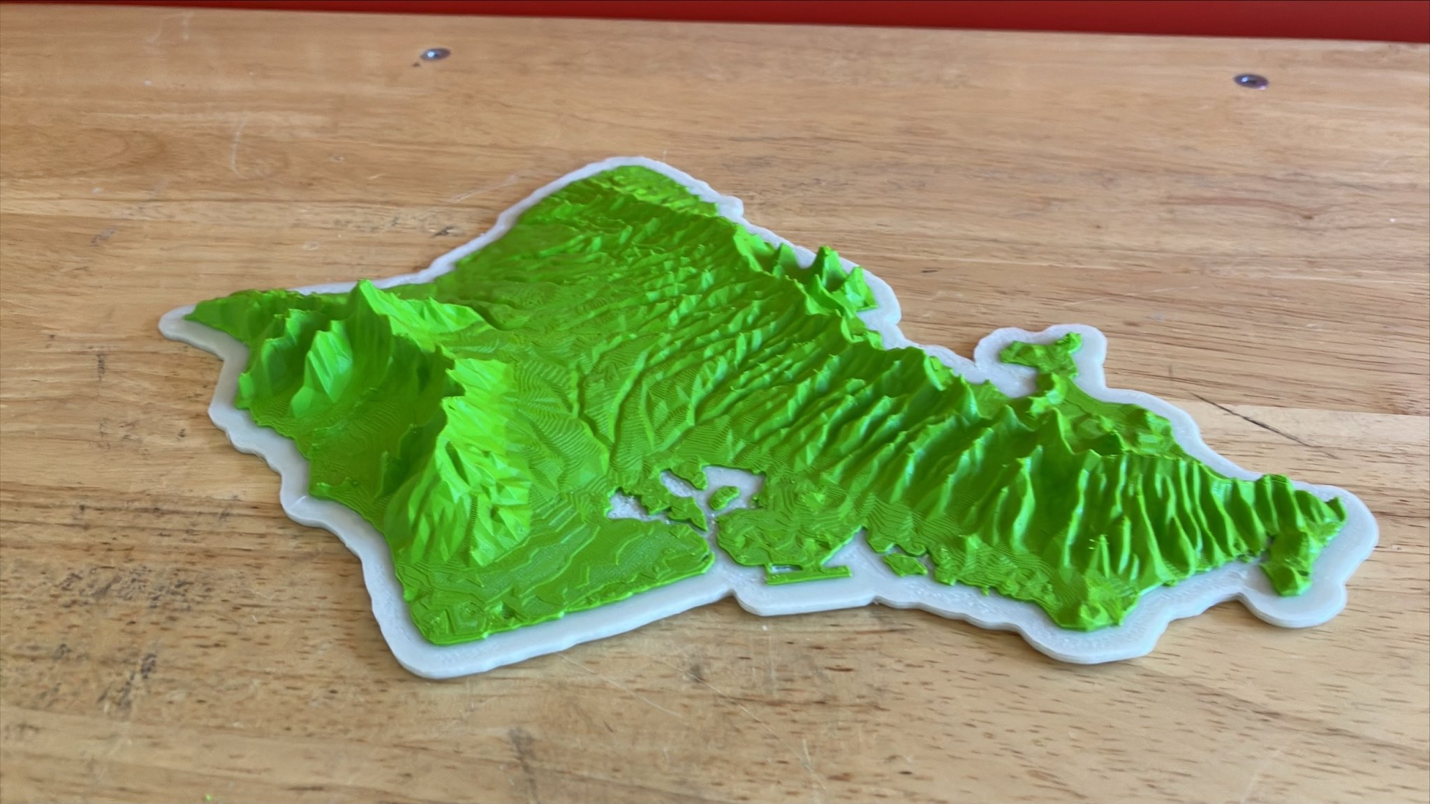 Mô hình Oahu, HI phong cách low poly với đường bờ biển phát sáng