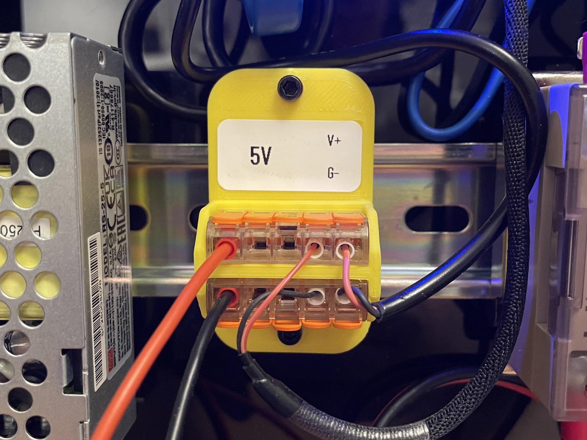 Giá đỡ Wago 221-415 cho thanh DIN lắp dọc