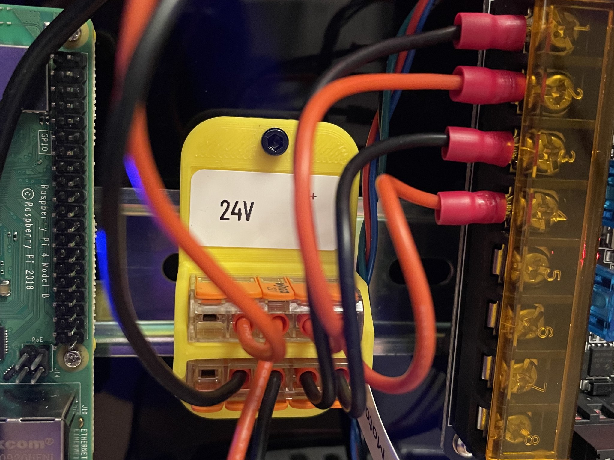 Giá đỡ Wago 221-415 cho thanh DIN lắp dọc