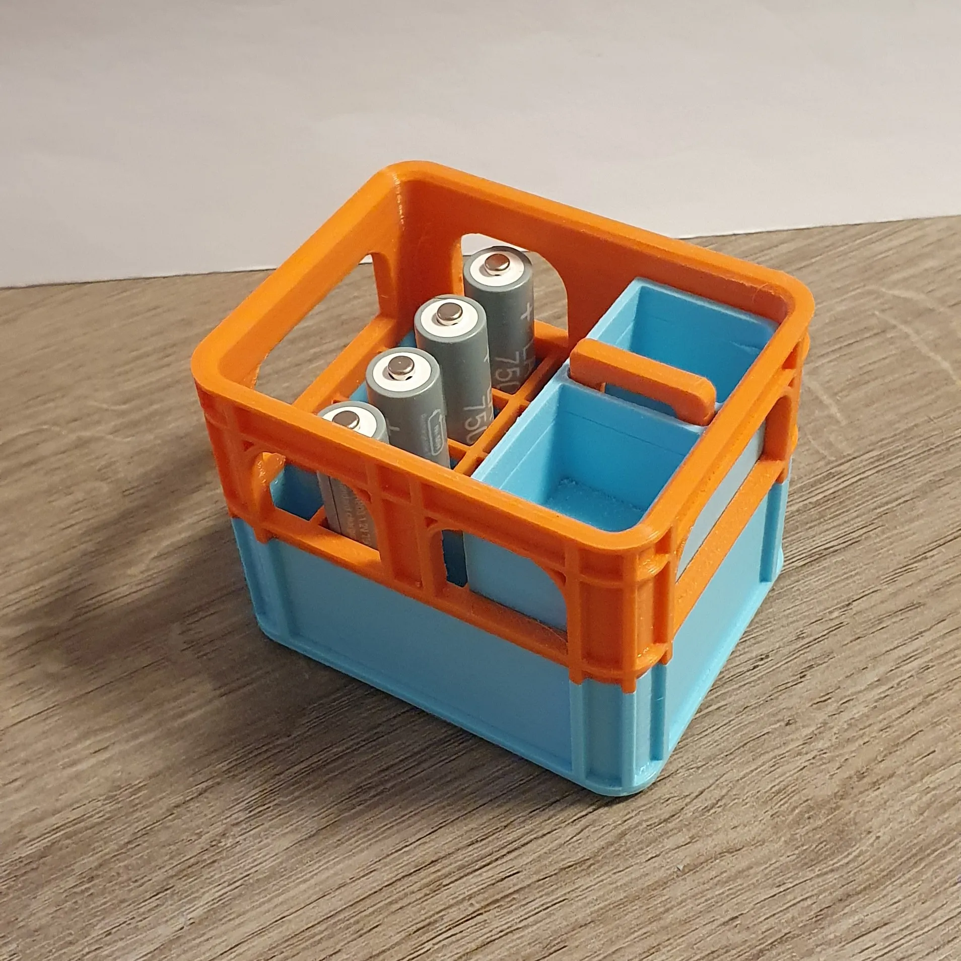 Hộp đựng pin cho 16 pin AAA và 7 pin CR2032