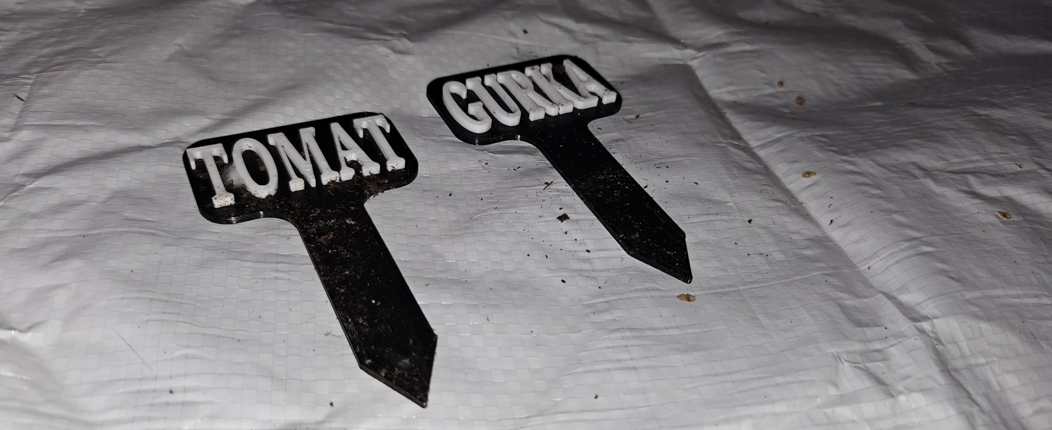 Biển chỉ dẫn cho vườn rau tươi xanh