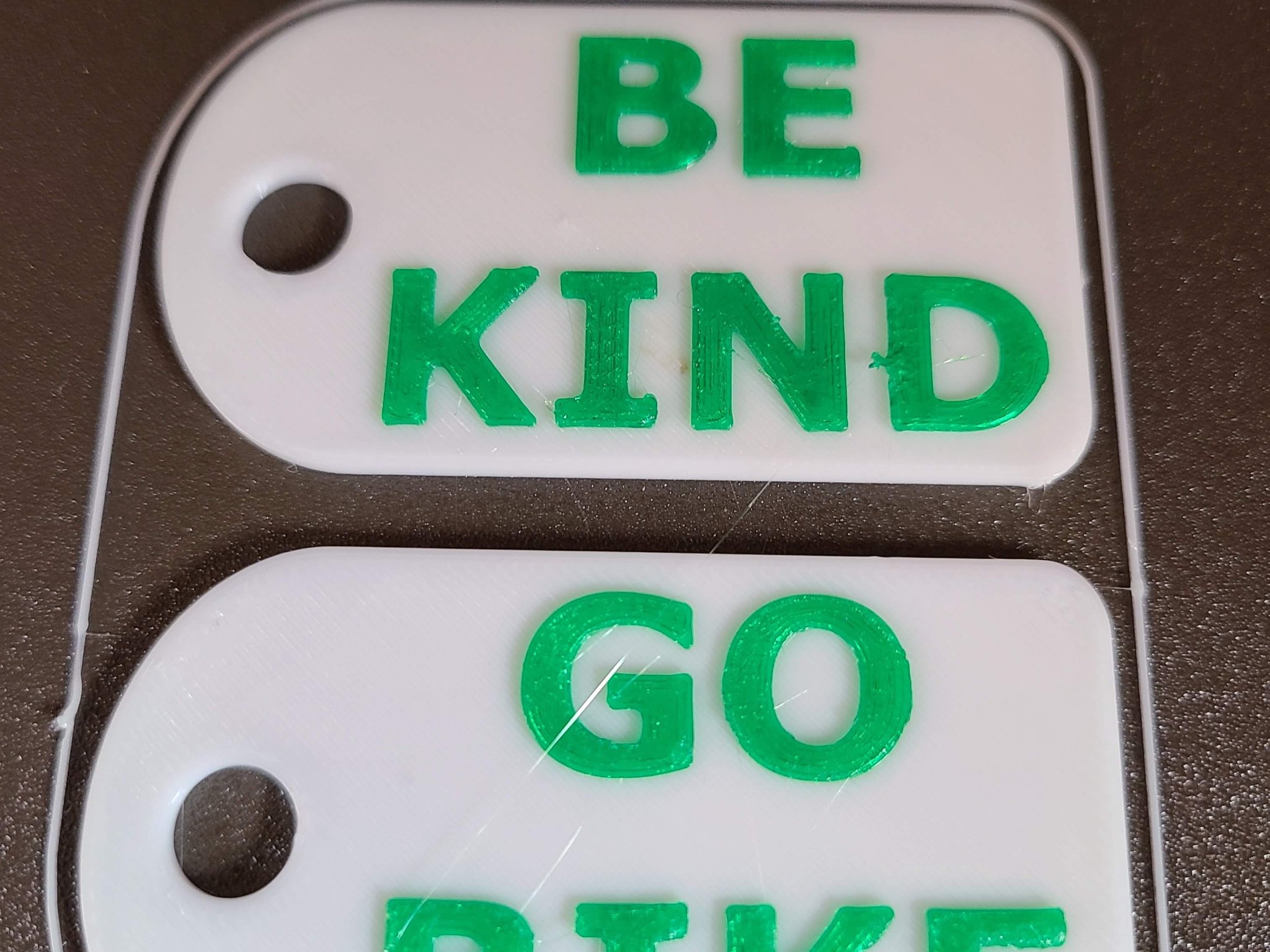 Thẻ chìa khóa nhắc nhở lòng tốt và đi xe đạp