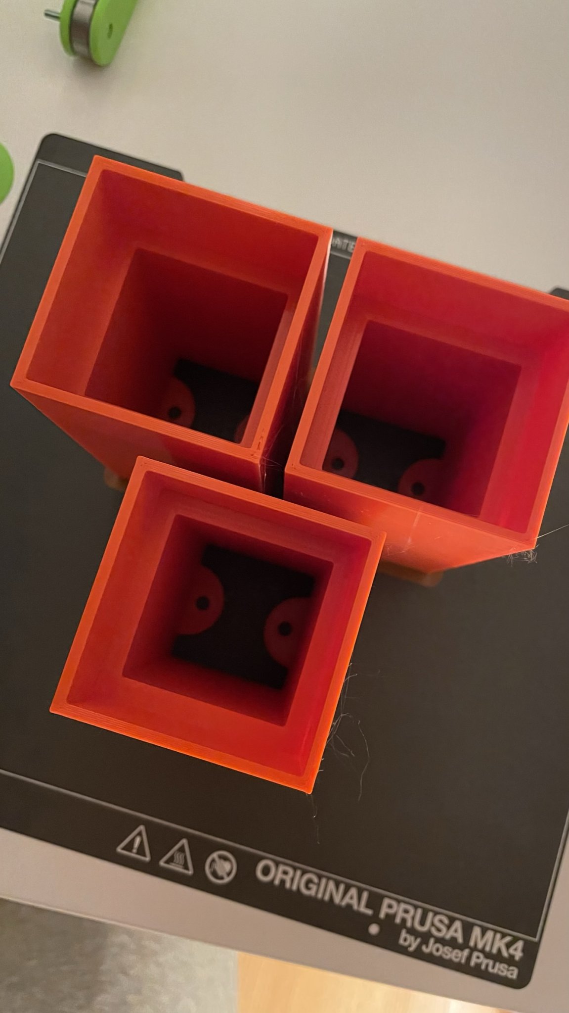 Mở rộng chân bàn Ikea Lack 90mm với giá đỡ vít