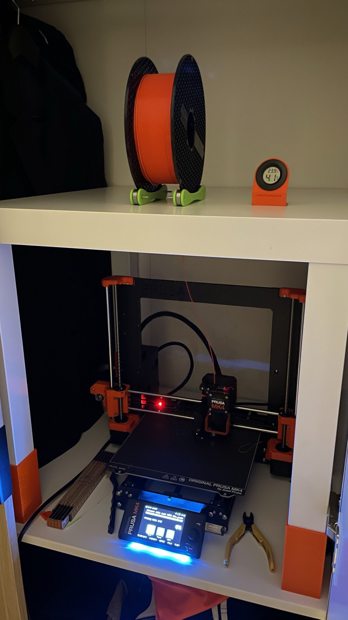 Mở rộng chân bàn Ikea Lack 90mm với giá đỡ vít