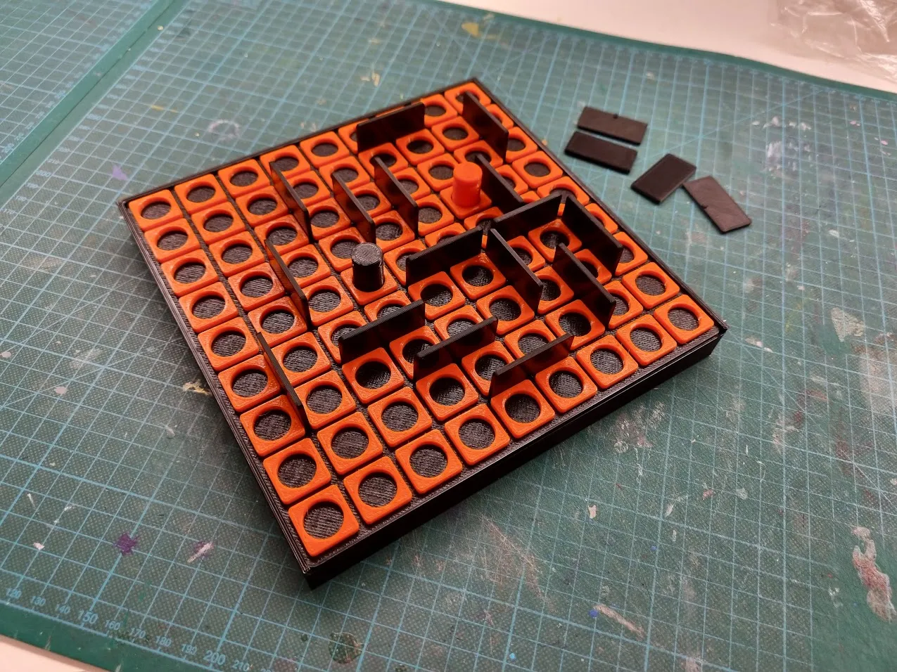 Trò chơi cờ Quoridor với hộp trượt