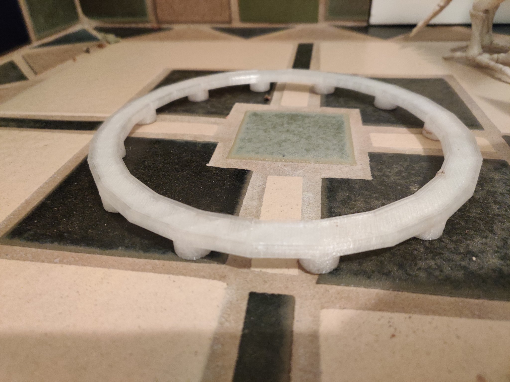 Giá đỡ chậu cây đơn giản với thiết kế thông thoáng