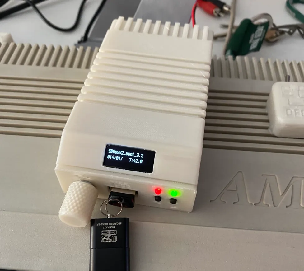 Vỏ ngoài Gotek Mini theo phong cách Amiga