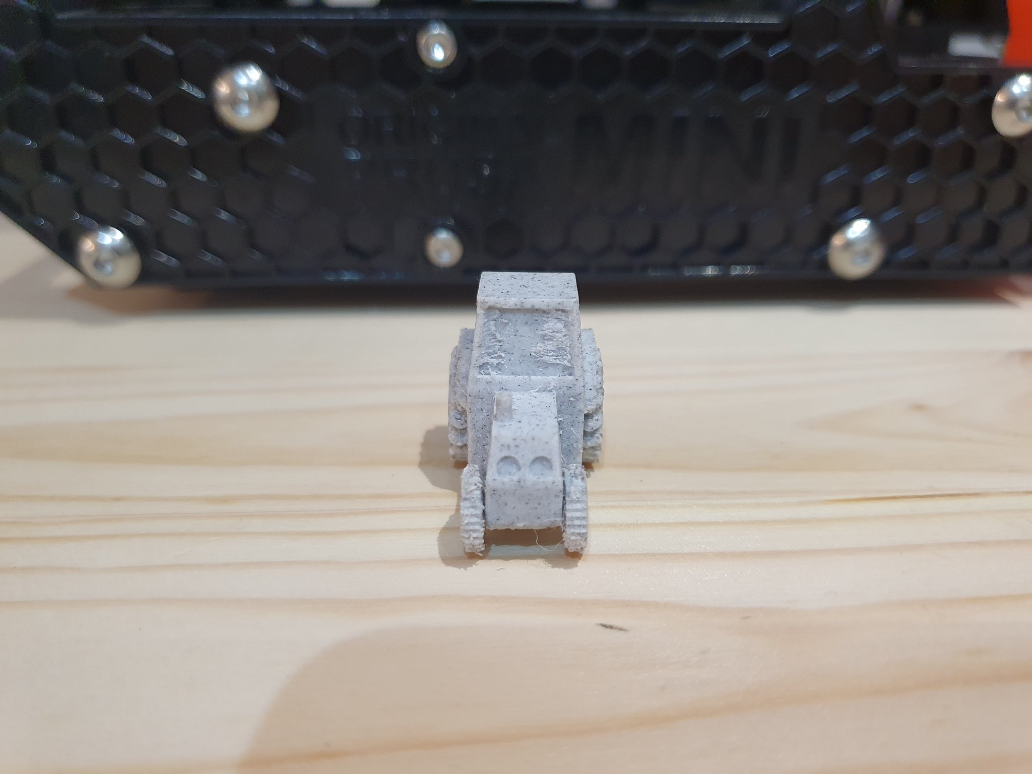 Máy kéo nhỏ với bánh xe hoạt động