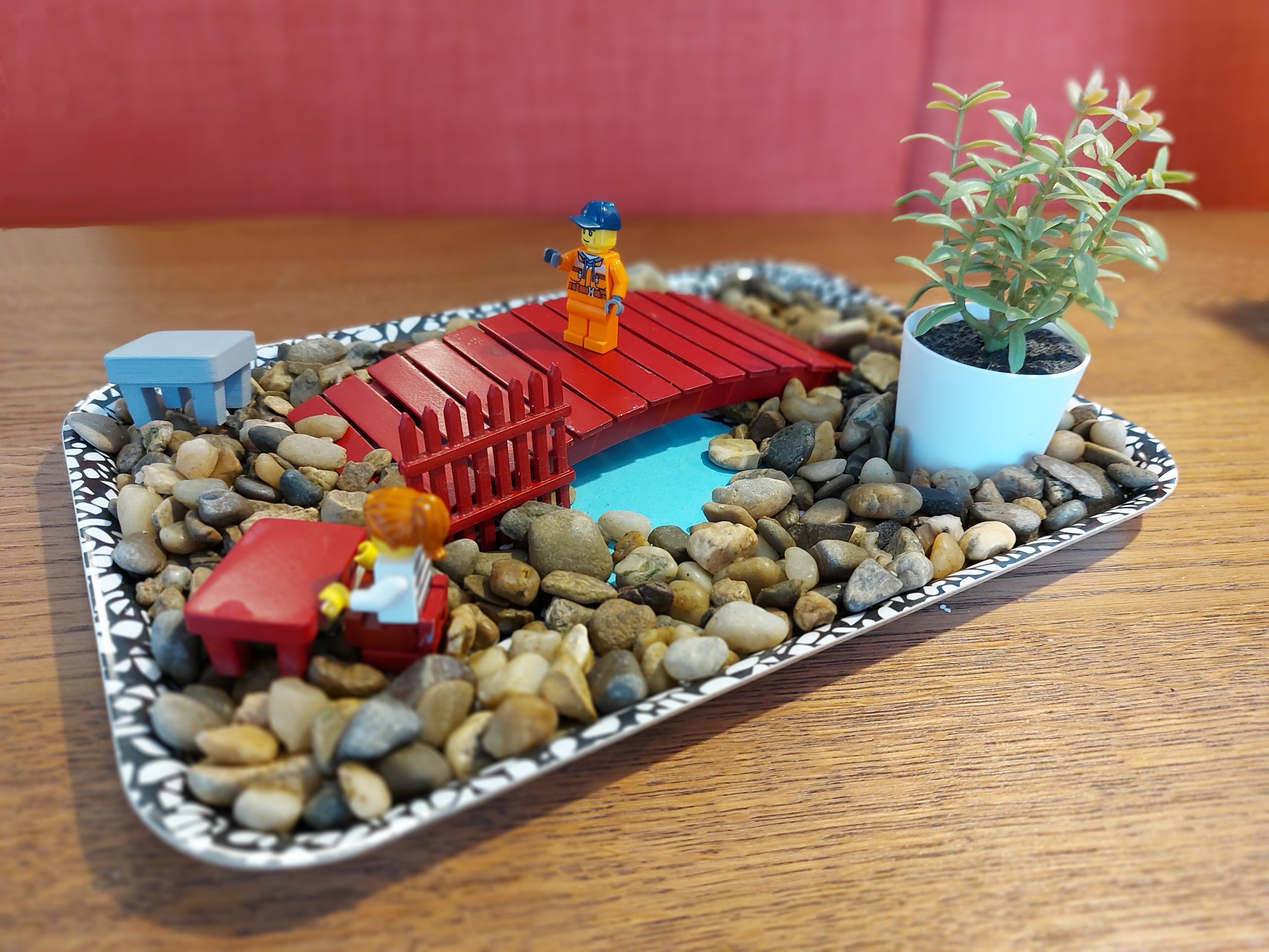 Bộ nội thất mini cho vườn zen: cầu, hàng rào, bàn và ghế