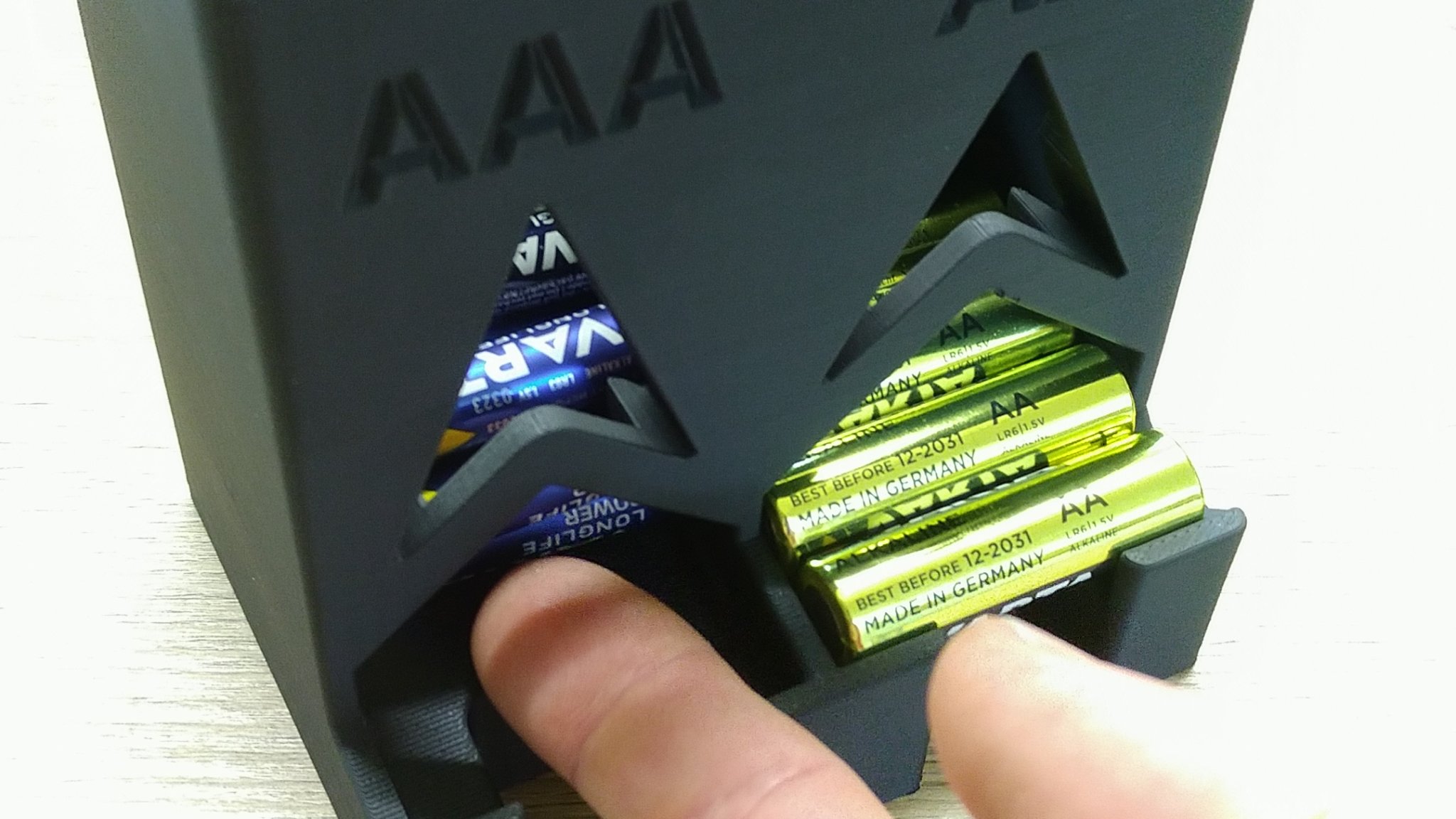 Giá đỡ và phân phối pin AA & AAA chắc chắn cho xưởng