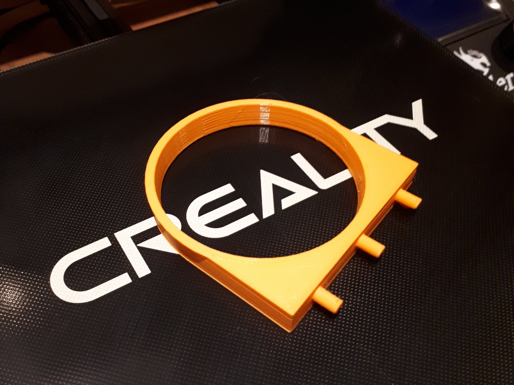 Giá đỡ bút từ cốc nhựa trẻ em Ikea