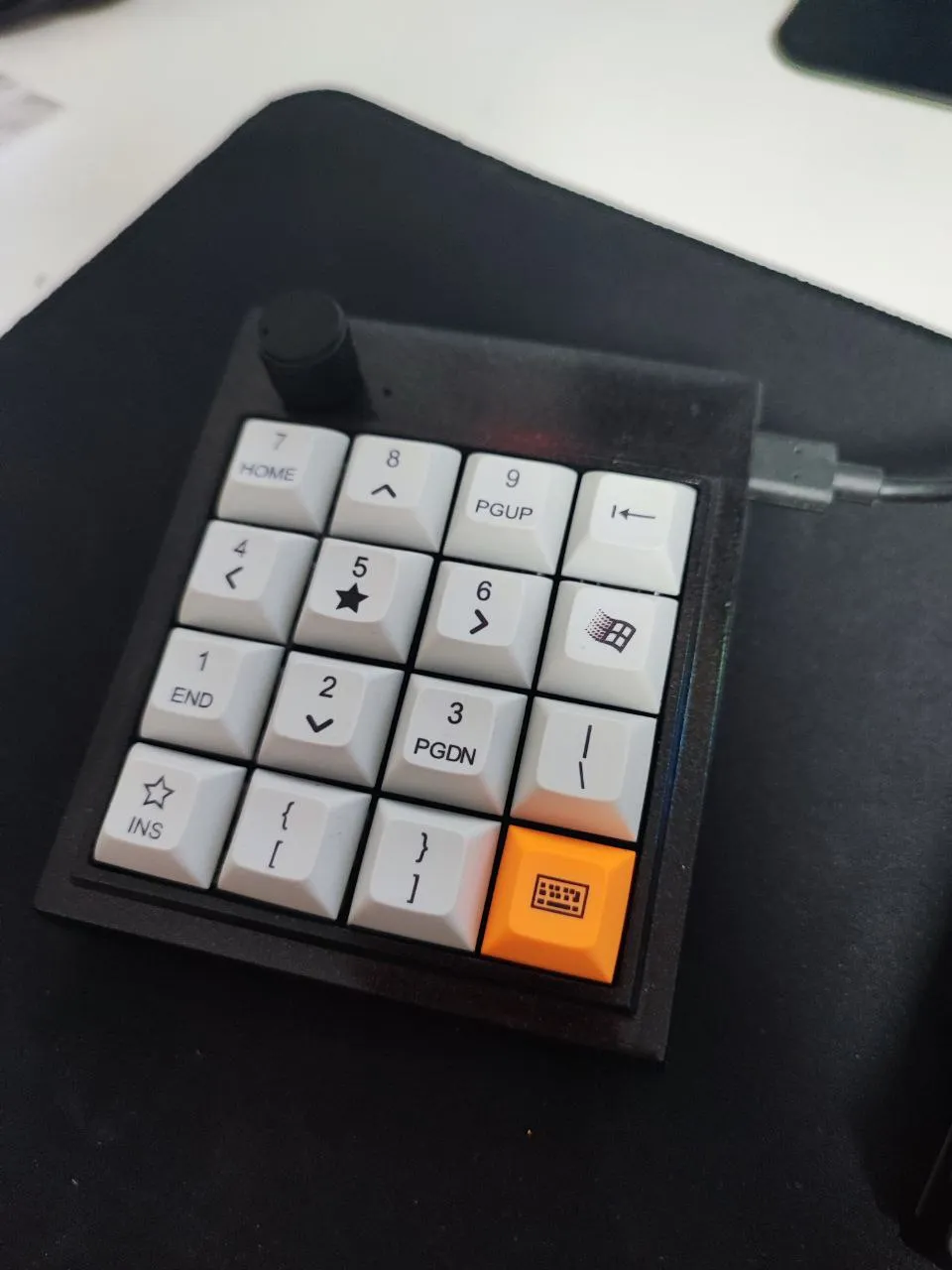 Vỏ bảo vệ Dumbpad V2 cho macropad 4x4 với encoder xoay