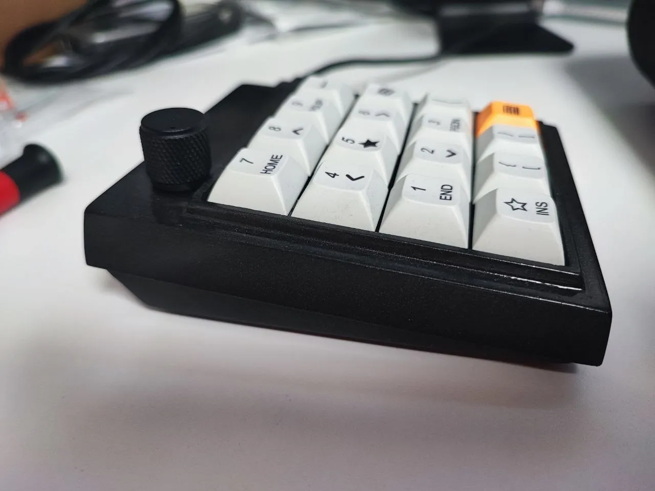 Vỏ bảo vệ Dumbpad V2 cho macropad 4x4 với encoder xoay
