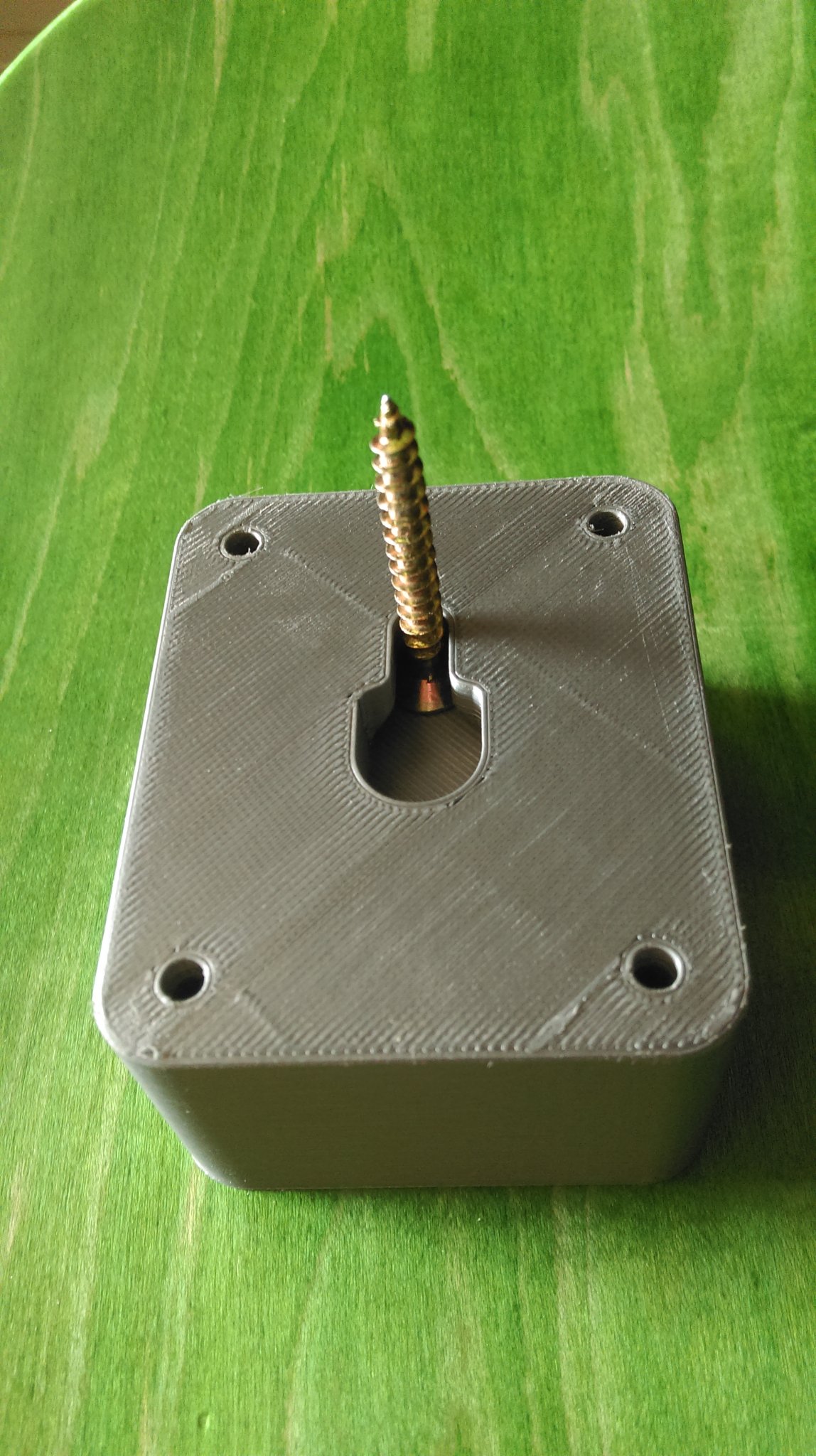 Giá treo ván trượt đơn giản gắn tường