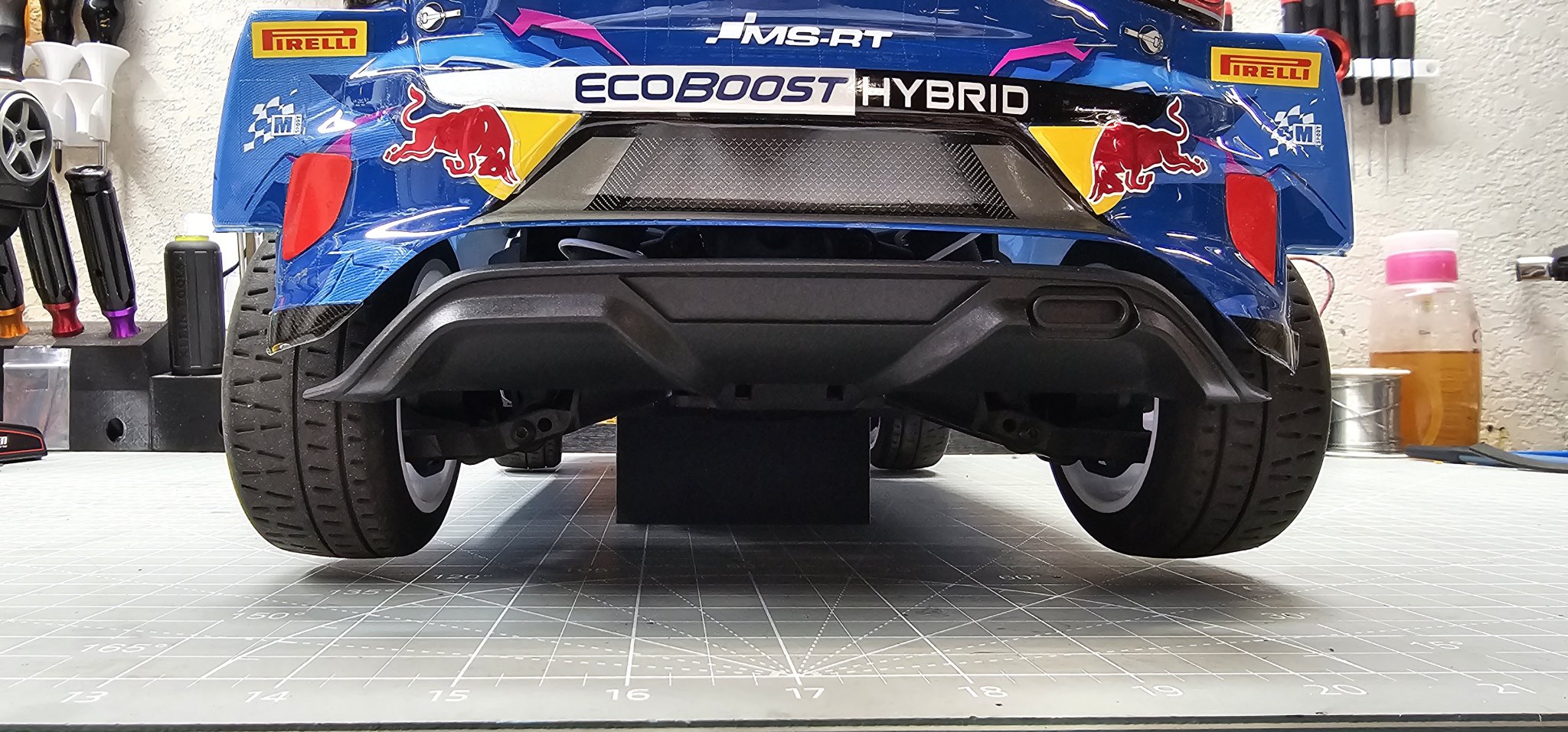 Giá đỡ xe đua Cen Racing Ford Puma Rally Car